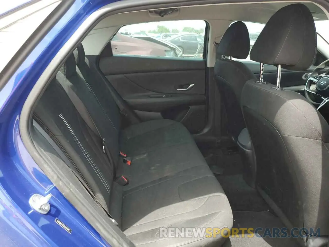 10 Photograph of a damaged car 5NPLM4AG0NH083041 HYUNDAI ELANTRA 2022