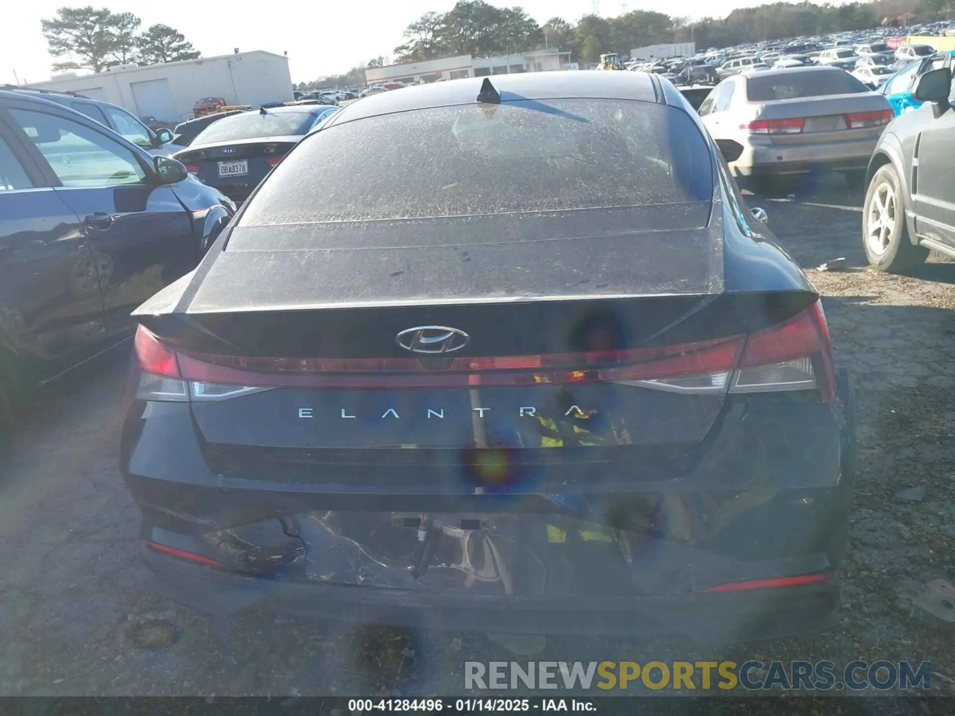 15 Photograph of a damaged car 5NPLM4AG0NH085419 HYUNDAI ELANTRA 2022