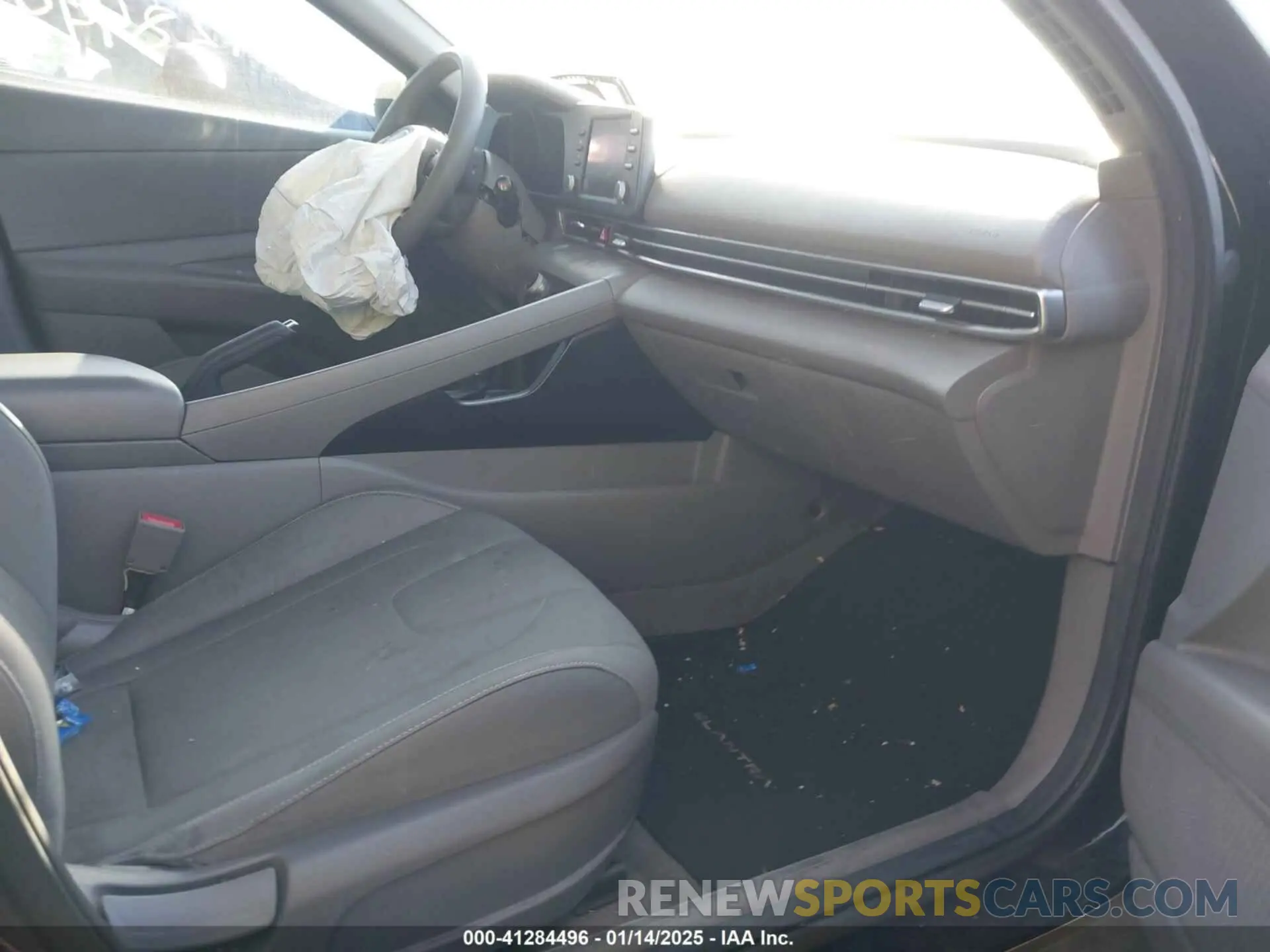 5 Photograph of a damaged car 5NPLM4AG0NH085419 HYUNDAI ELANTRA 2022