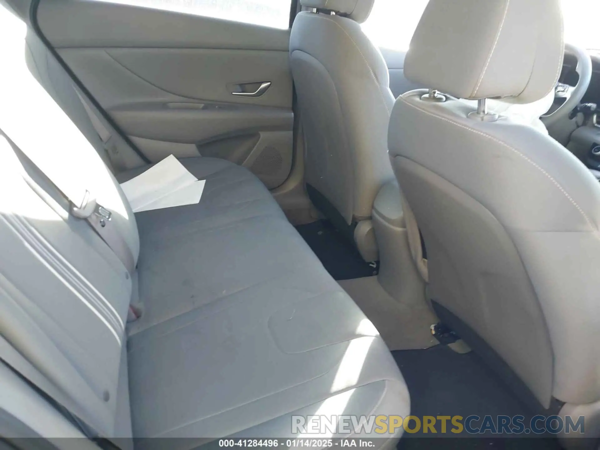 8 Photograph of a damaged car 5NPLM4AG0NH085419 HYUNDAI ELANTRA 2022