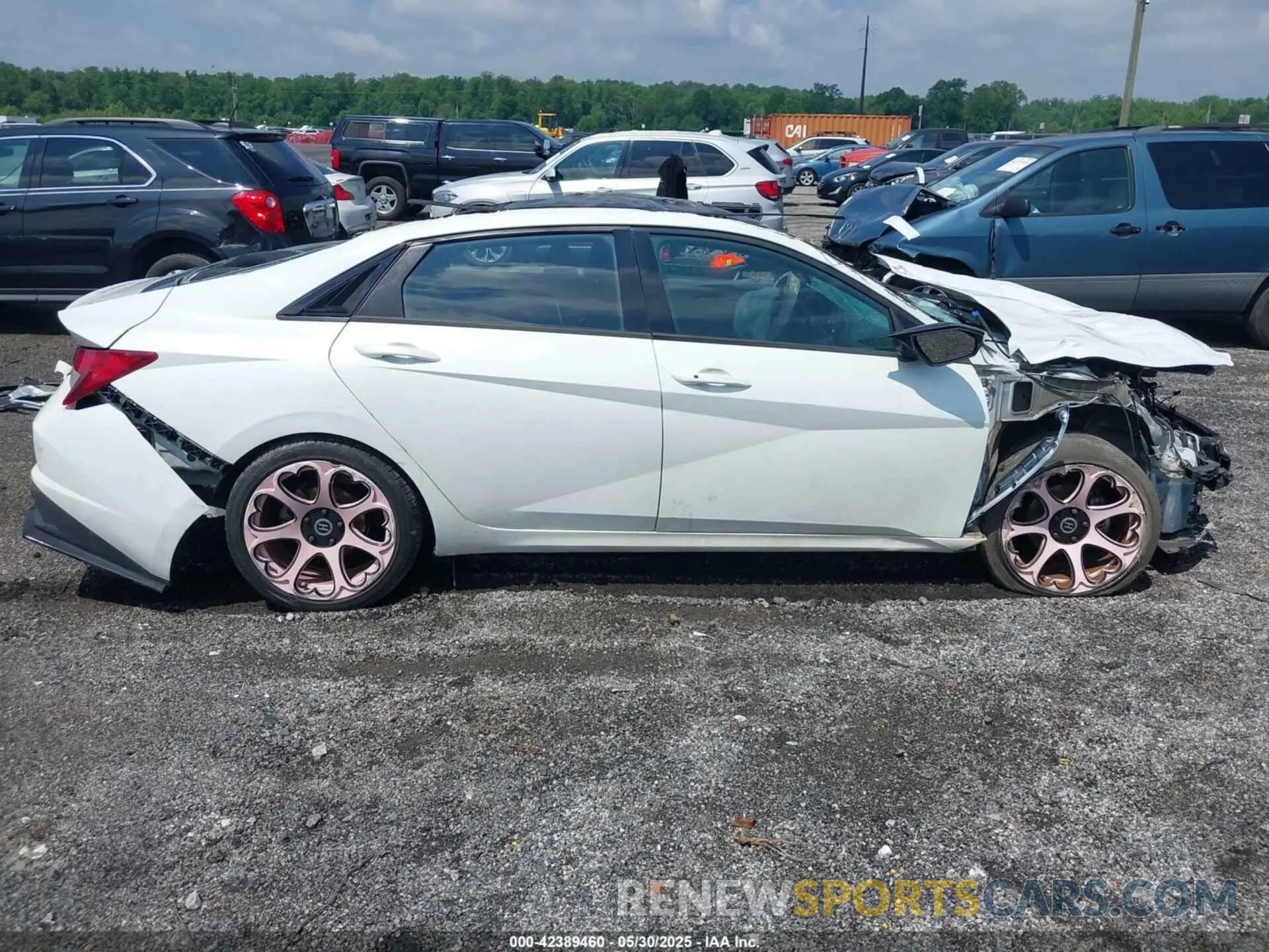 13 Photograph of a damaged car 5NPLM4AG1NH055880 HYUNDAI ELANTRA 2022