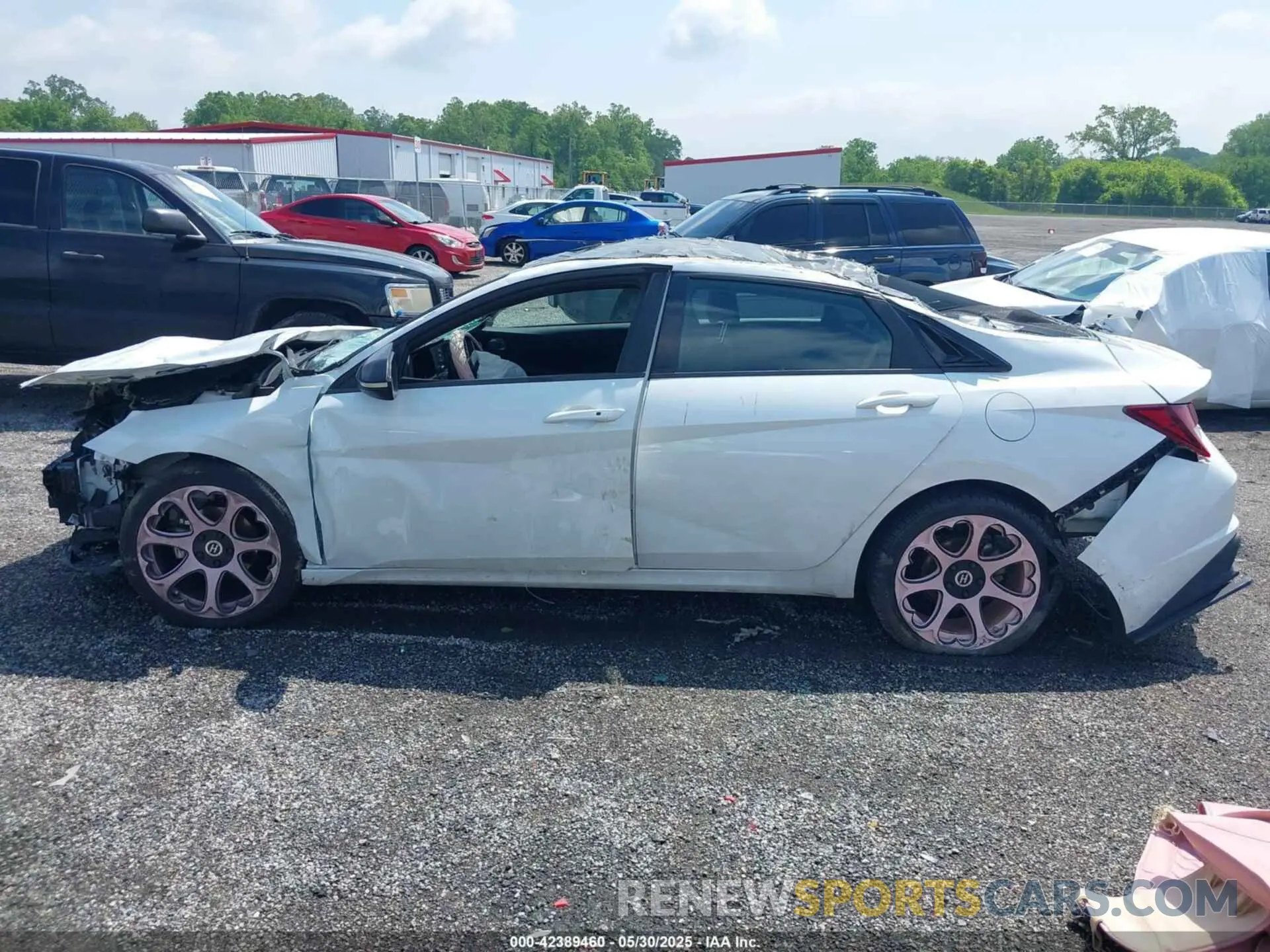 14 Photograph of a damaged car 5NPLM4AG1NH055880 HYUNDAI ELANTRA 2022