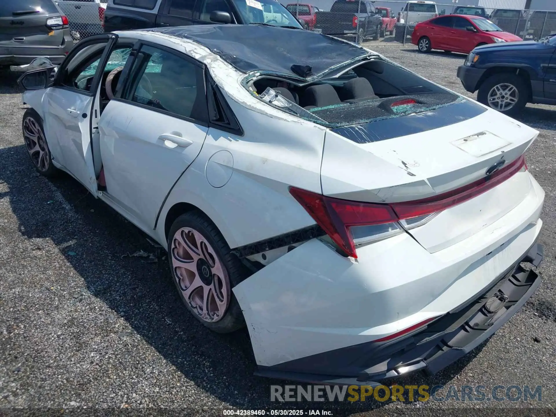 3 Photograph of a damaged car 5NPLM4AG1NH055880 HYUNDAI ELANTRA 2022