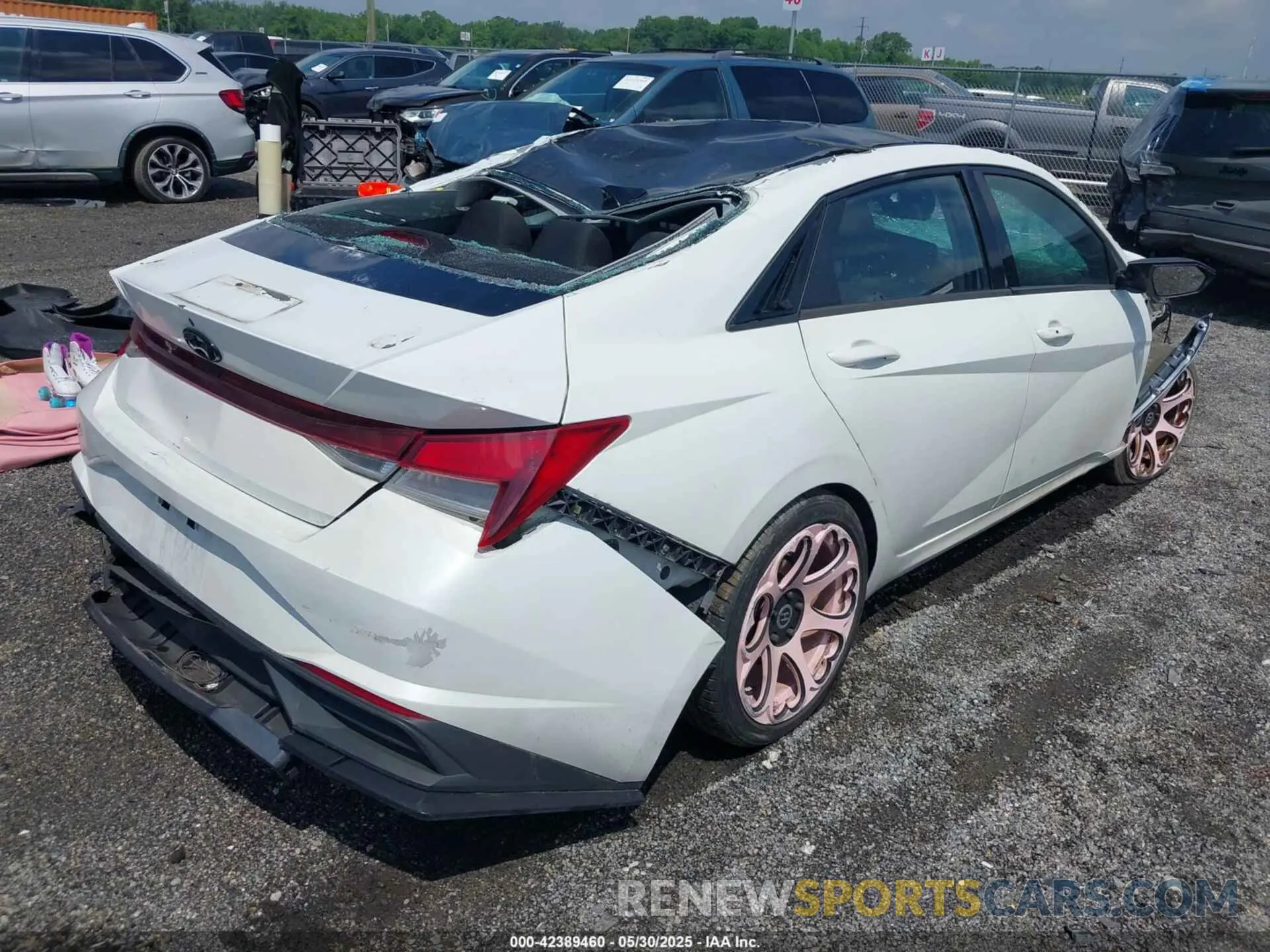4 Photograph of a damaged car 5NPLM4AG1NH055880 HYUNDAI ELANTRA 2022
