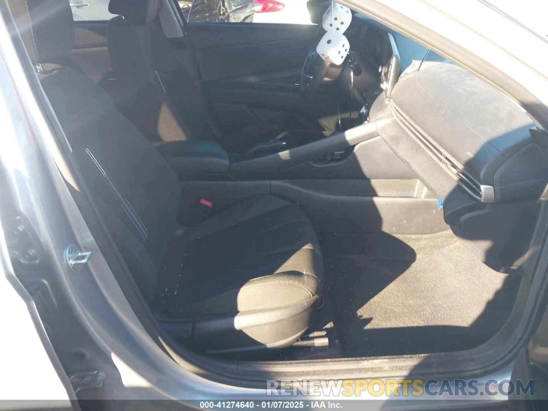 5 Photograph of a damaged car 5NPLM4AG1NH059086 HYUNDAI ELANTRA 2022