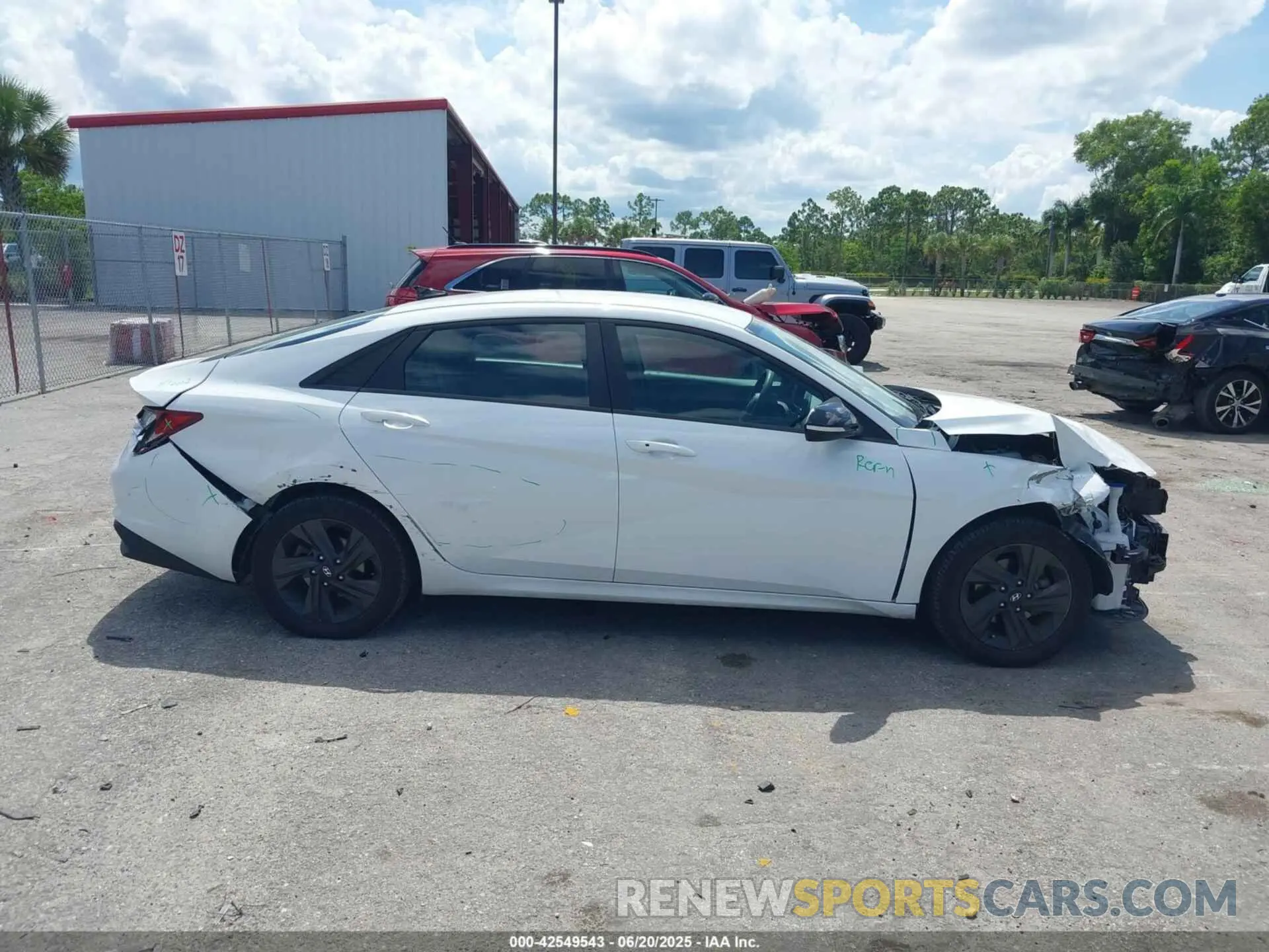 14 Photograph of a damaged car 5NPLM4AG1NH071643 HYUNDAI ELANTRA 2022