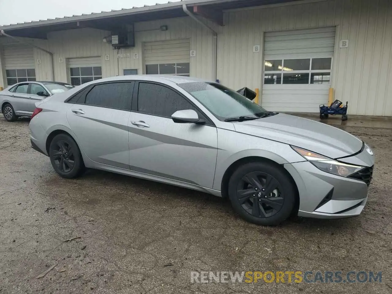 4 Photograph of a damaged car 5NPLM4AG1NH081248 HYUNDAI ELANTRA 2022