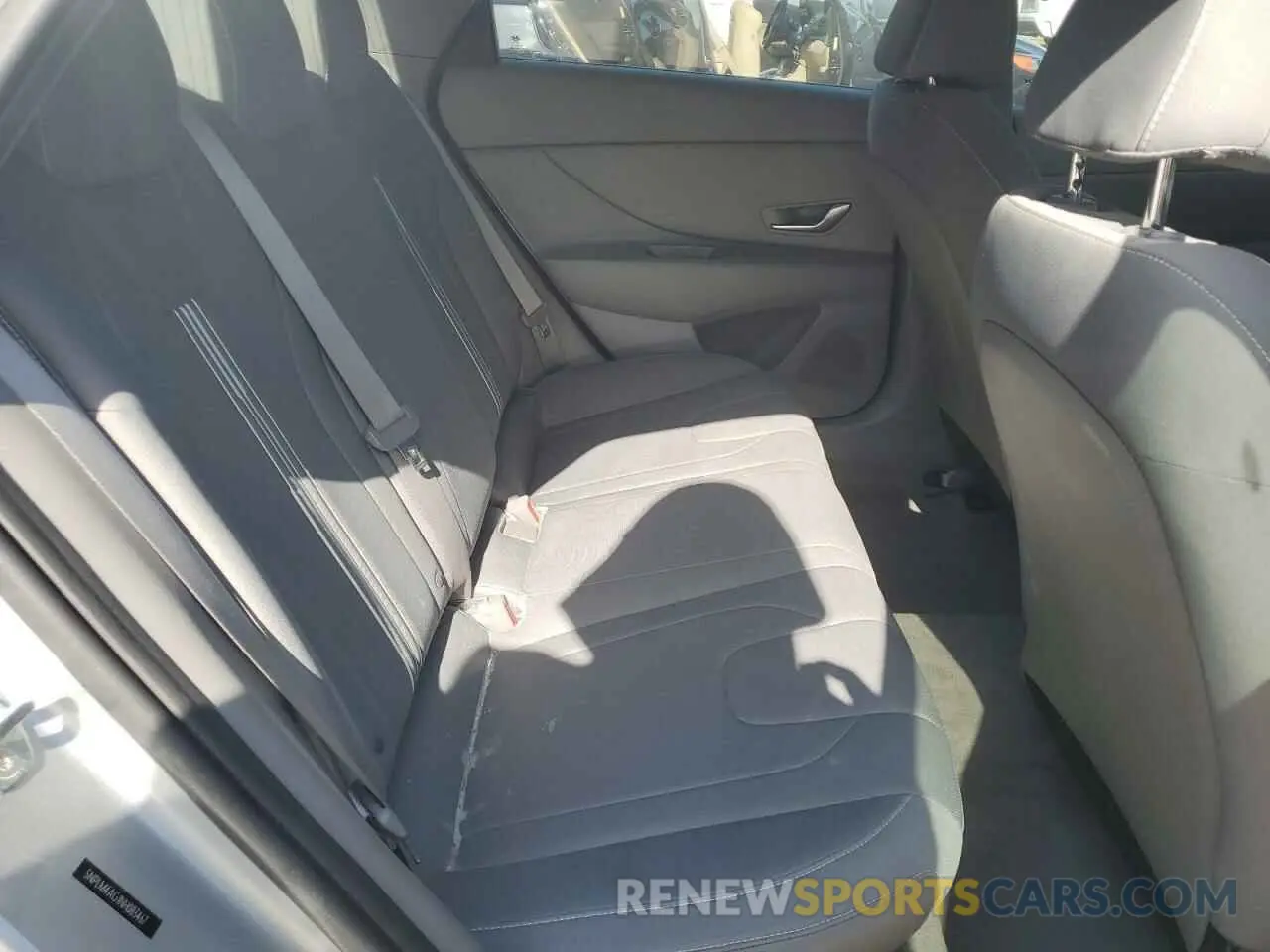 10 Photograph of a damaged car 5NPLM4AG1NH083467 HYUNDAI ELANTRA 2022
