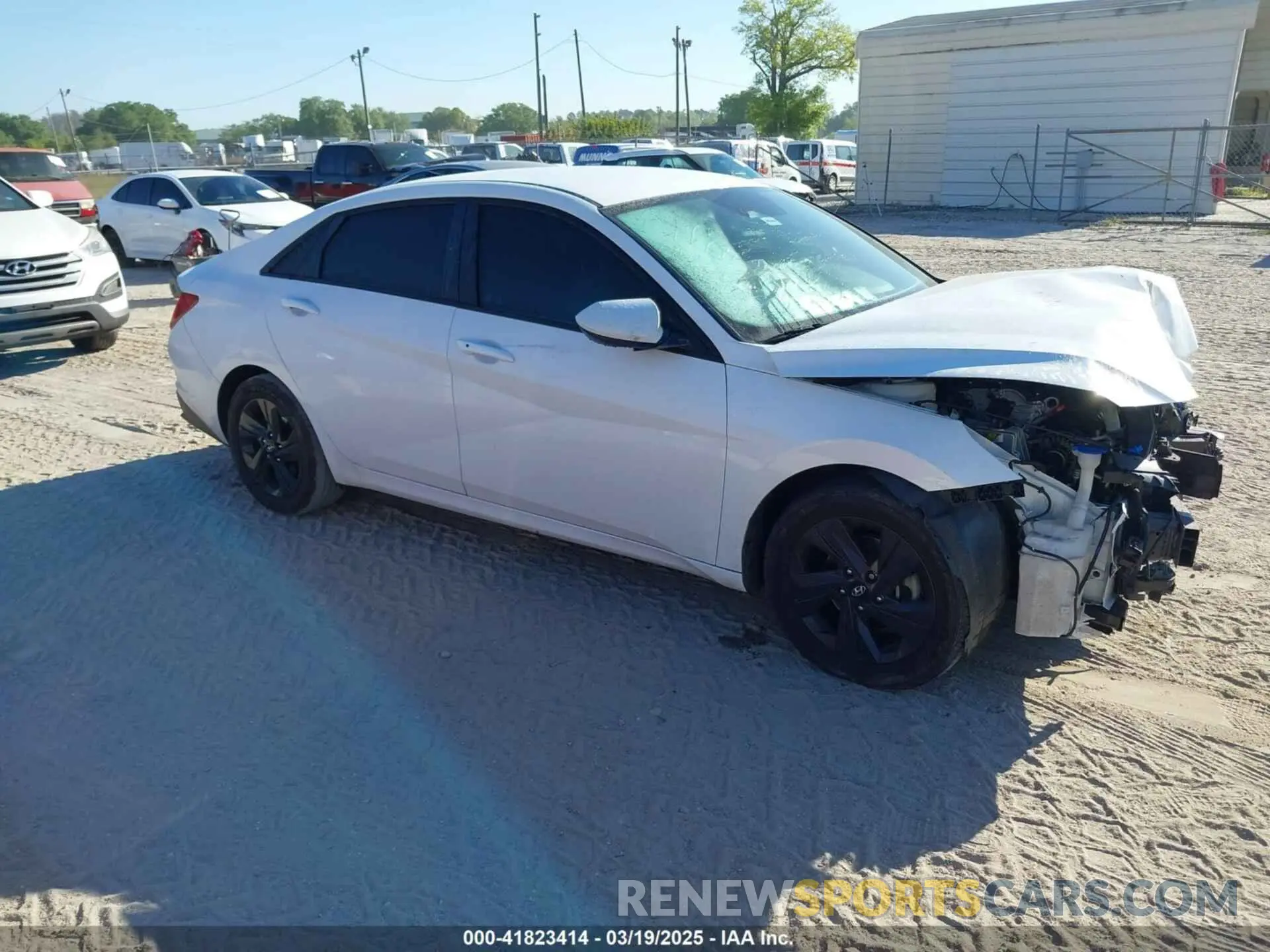 1 Photograph of a damaged car 5NPLM4AG2NH060005 HYUNDAI ELANTRA 2022