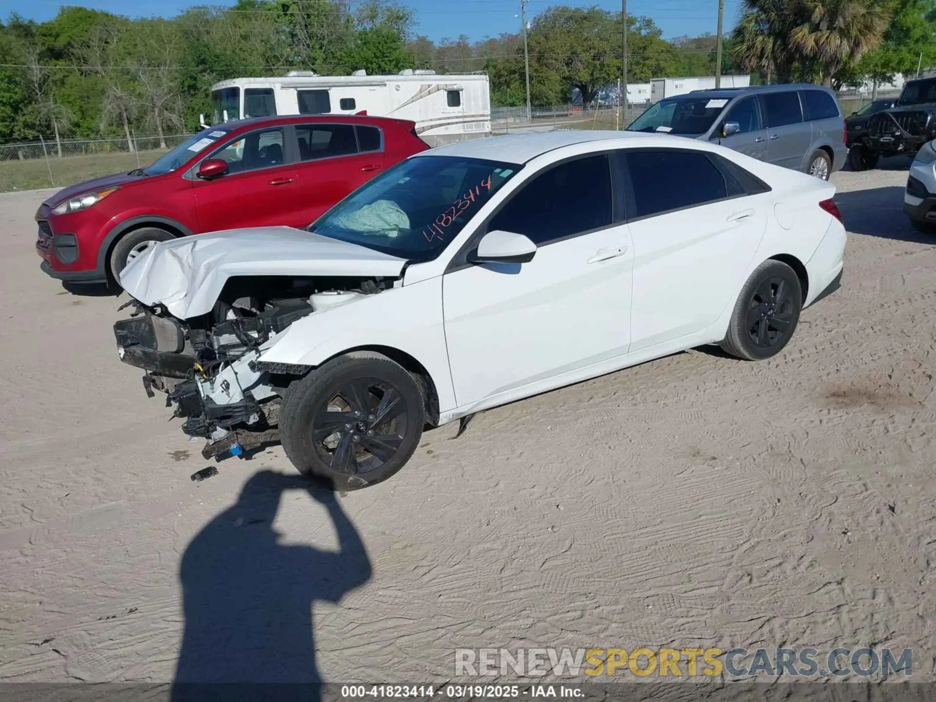 2 Photograph of a damaged car 5NPLM4AG2NH060005 HYUNDAI ELANTRA 2022