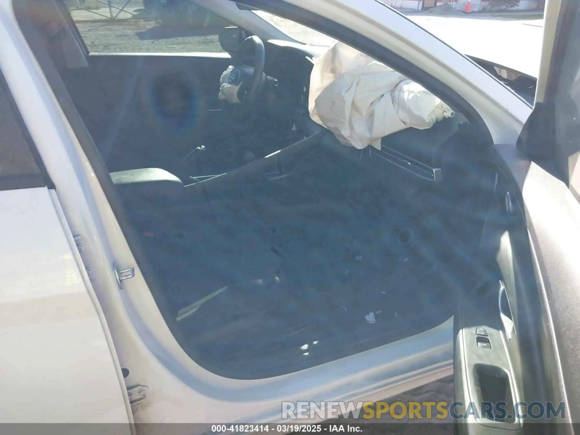 5 Photograph of a damaged car 5NPLM4AG2NH060005 HYUNDAI ELANTRA 2022