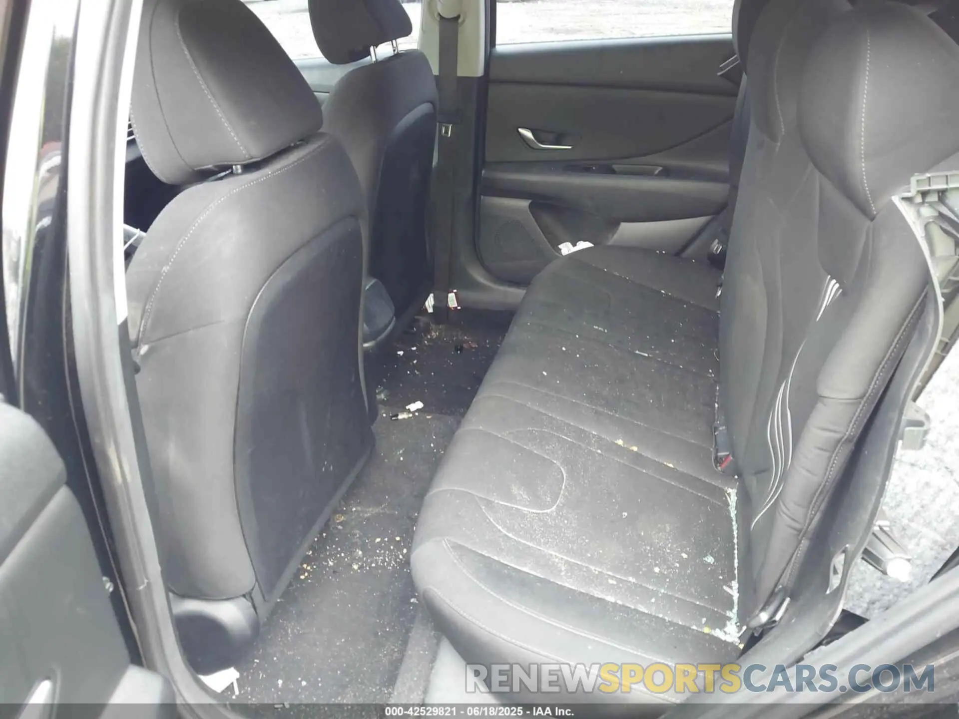 8 Photograph of a damaged car 5NPLM4AG2NH064961 HYUNDAI ELANTRA 2022