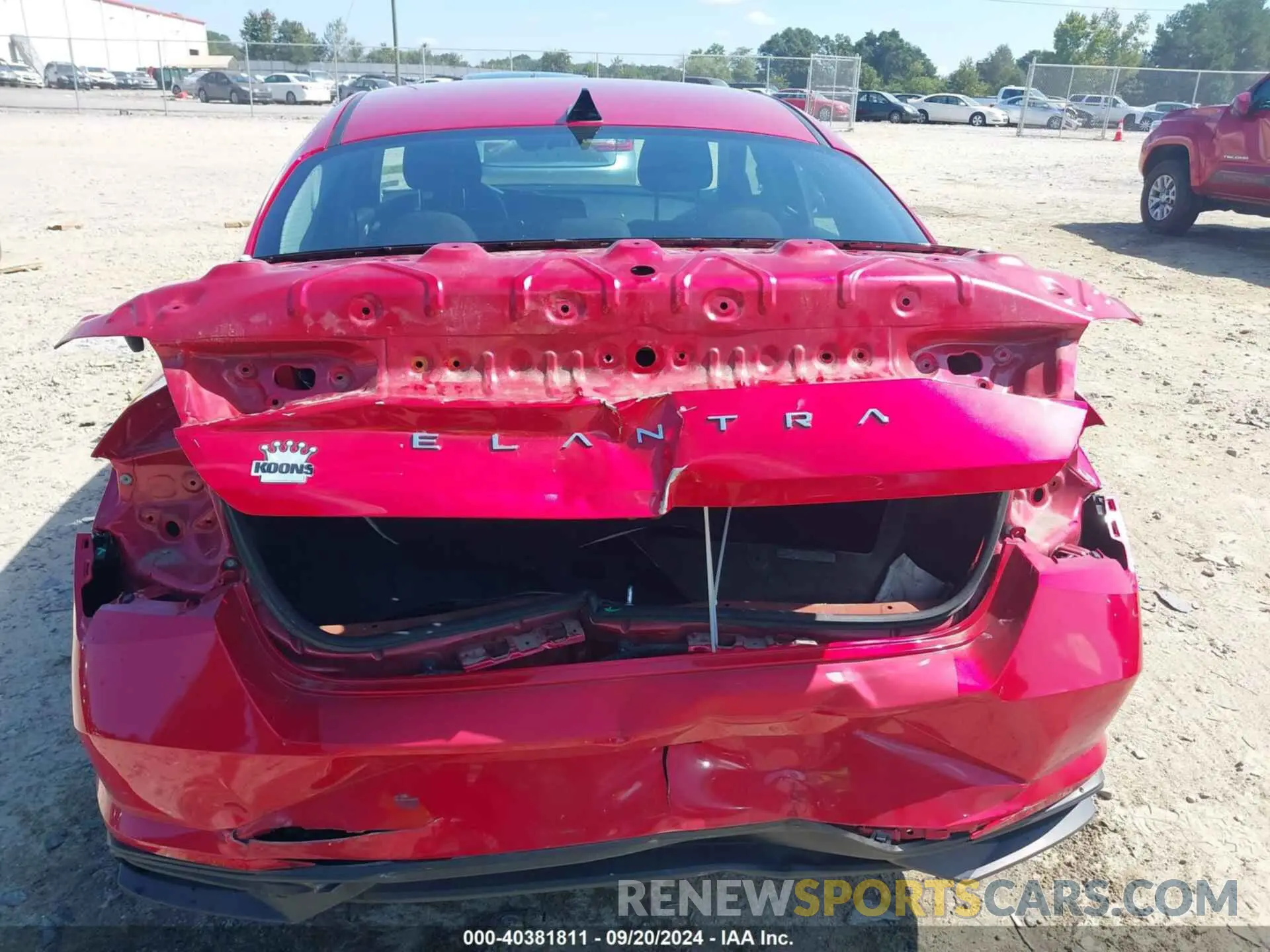 17 Photograph of a damaged car 5NPLM4AG2NH074714 HYUNDAI ELANTRA 2022