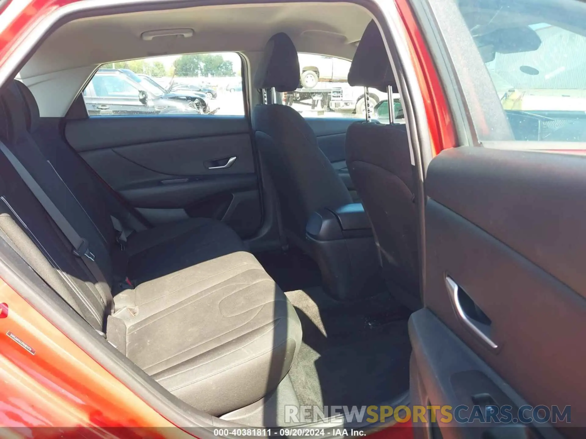 8 Photograph of a damaged car 5NPLM4AG2NH074714 HYUNDAI ELANTRA 2022