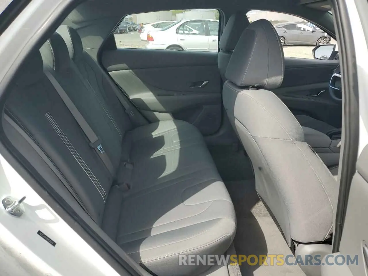 10 Photograph of a damaged car 5NPLM4AG2NH080478 HYUNDAI ELANTRA 2022