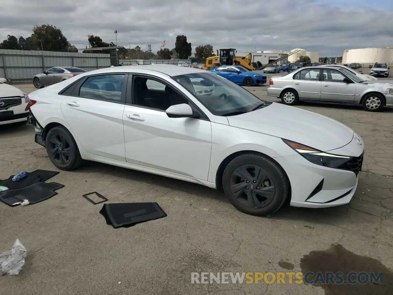 4 Photograph of a damaged car 5NPLM4AG2NH080478 HYUNDAI ELANTRA 2022