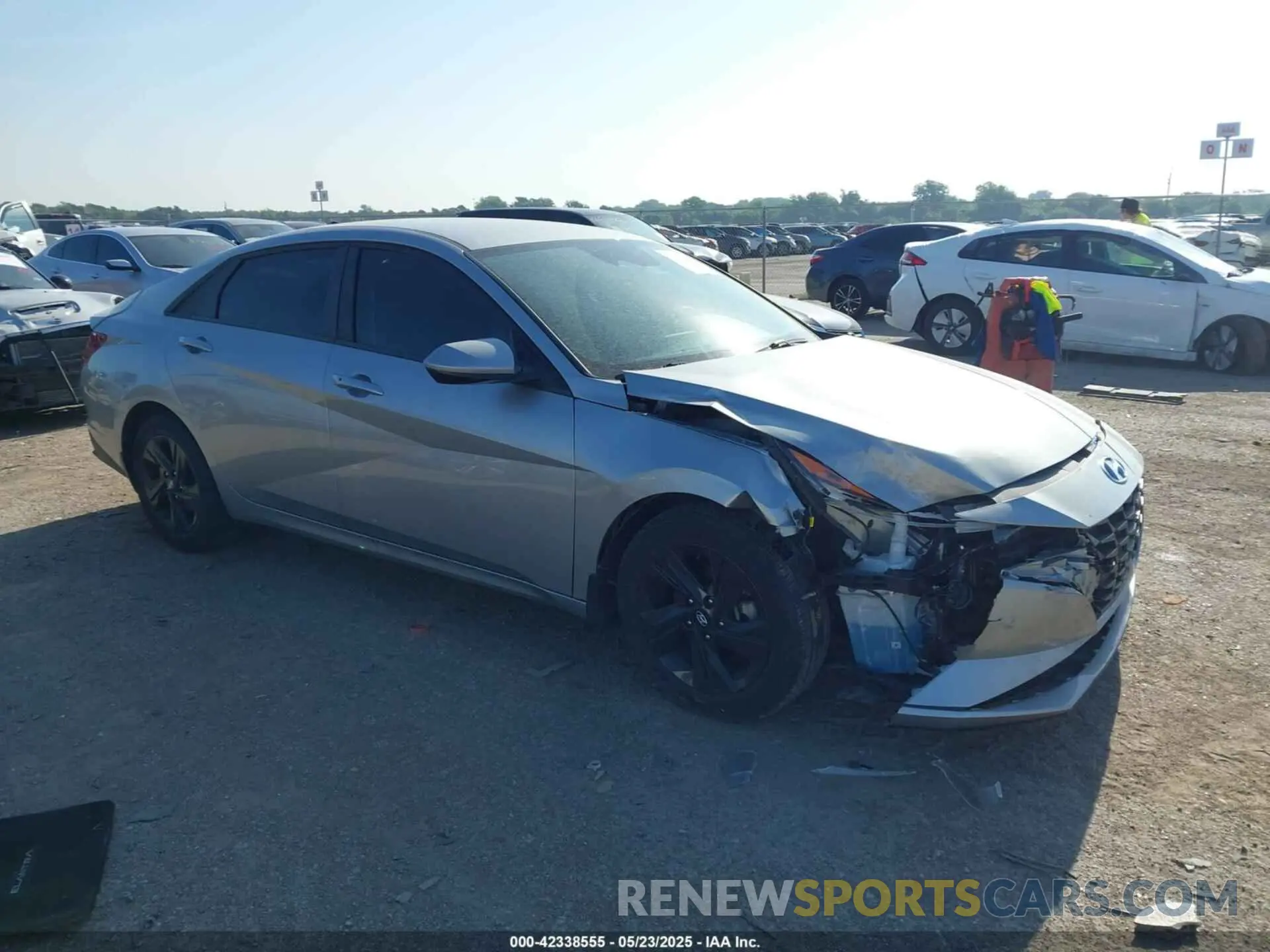 1 Photograph of a damaged car 5NPLM4AG2NH082683 HYUNDAI ELANTRA 2022