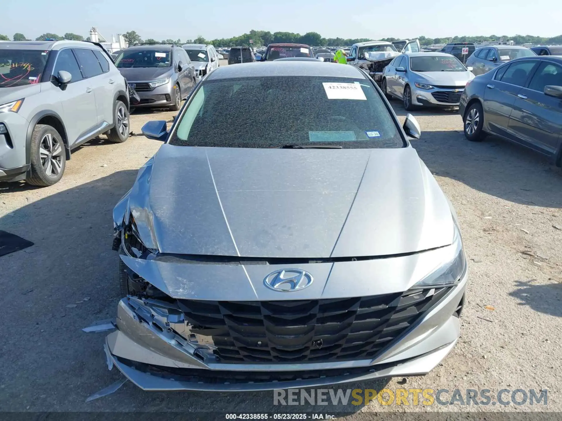 12 Photograph of a damaged car 5NPLM4AG2NH082683 HYUNDAI ELANTRA 2022