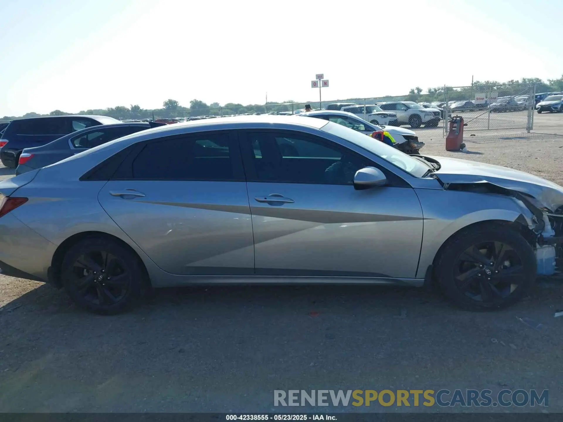 13 Photograph of a damaged car 5NPLM4AG2NH082683 HYUNDAI ELANTRA 2022