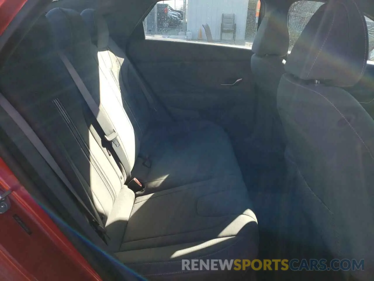 11 Photograph of a damaged car 5NPLM4AG3NH054651 HYUNDAI ELANTRA 2022