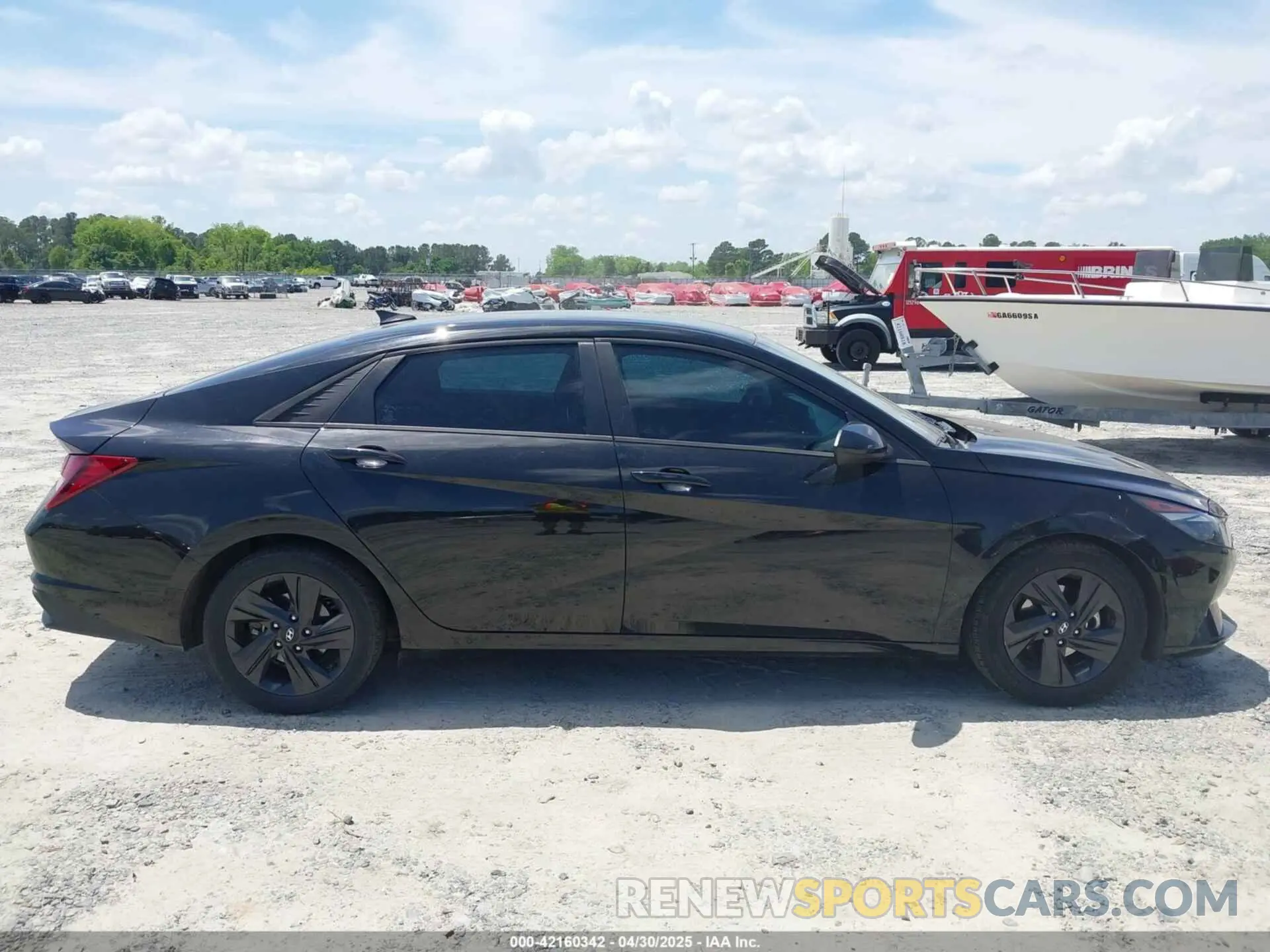 13 Photograph of a damaged car 5NPLM4AG3NH060773 HYUNDAI ELANTRA 2022
