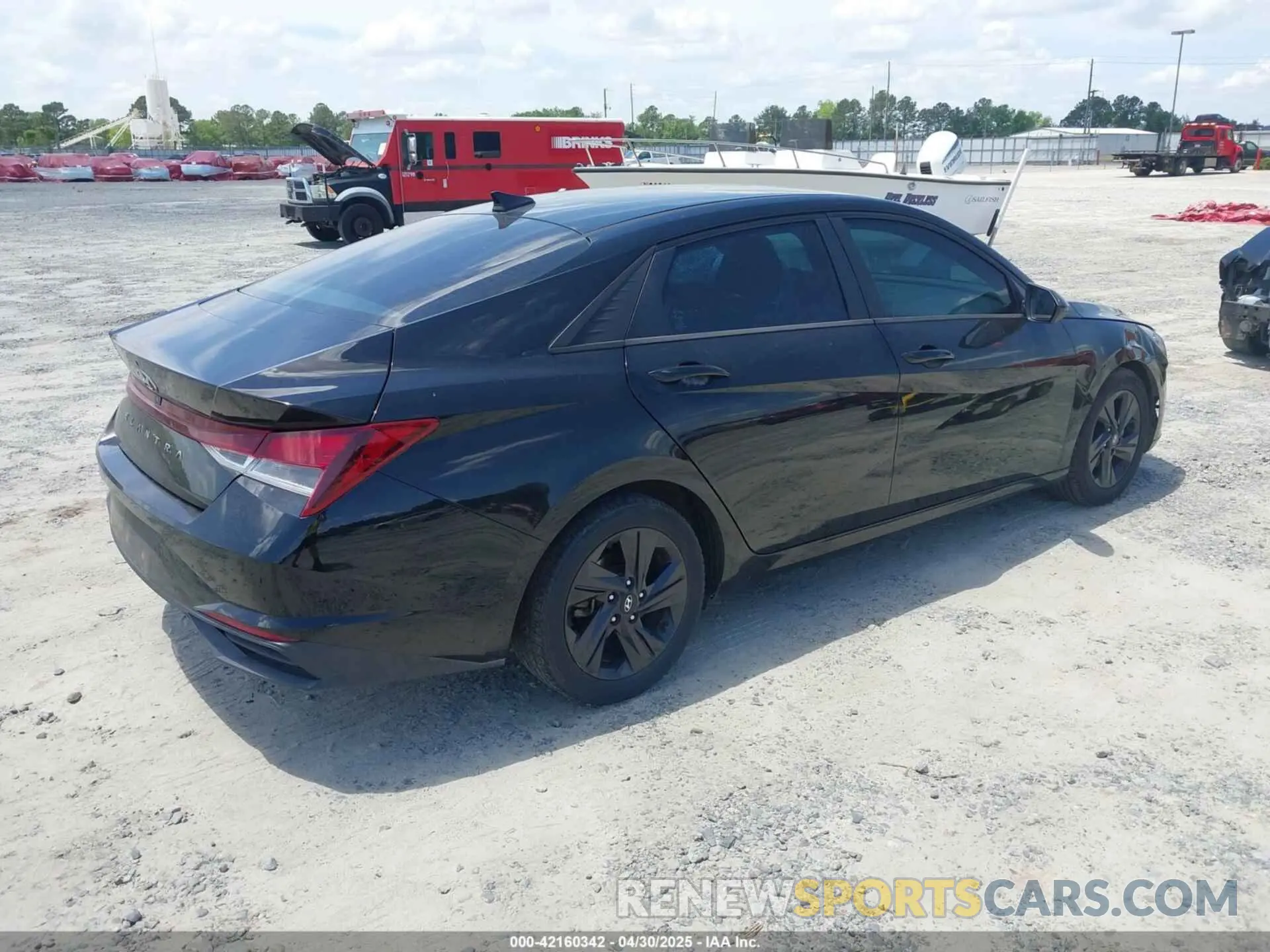 4 Photograph of a damaged car 5NPLM4AG3NH060773 HYUNDAI ELANTRA 2022