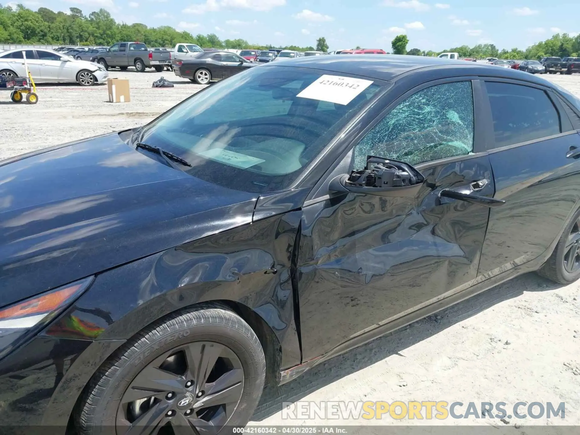 6 Photograph of a damaged car 5NPLM4AG3NH060773 HYUNDAI ELANTRA 2022