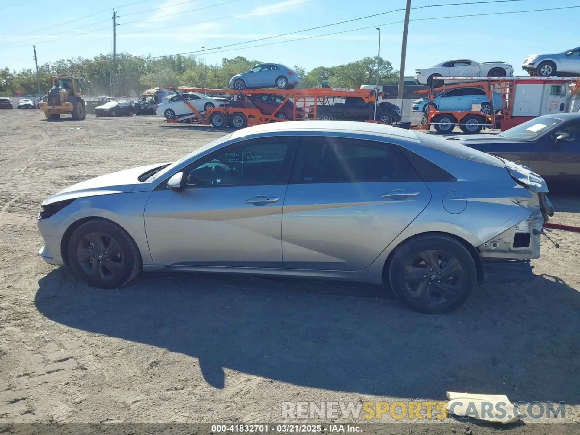 15 Photograph of a damaged car 5NPLM4AG3NH081249 HYUNDAI ELANTRA 2022
