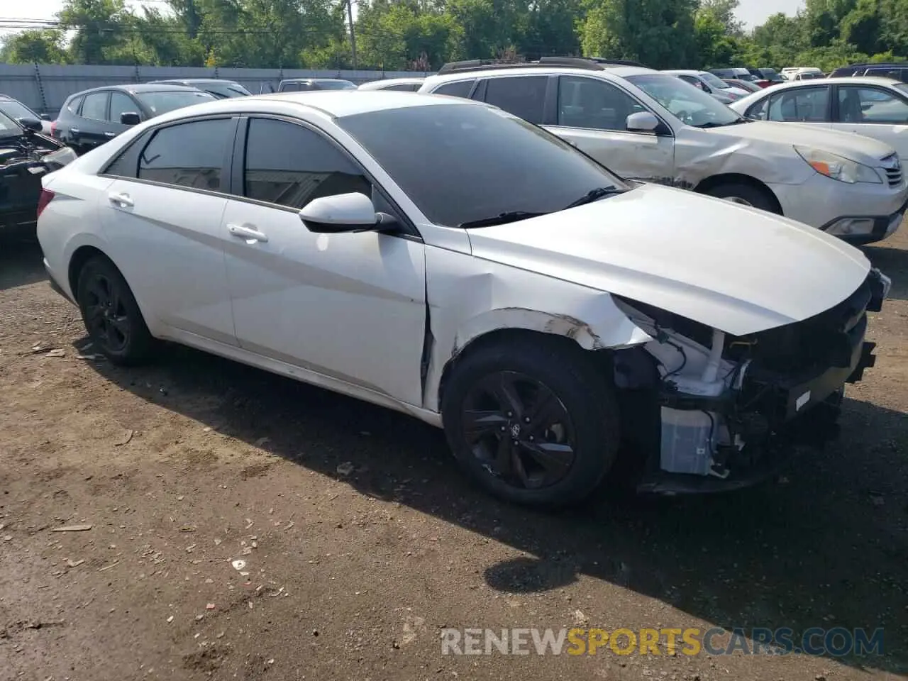 4 Photograph of a damaged car 5NPLM4AG4NH069868 HYUNDAI ELANTRA 2022