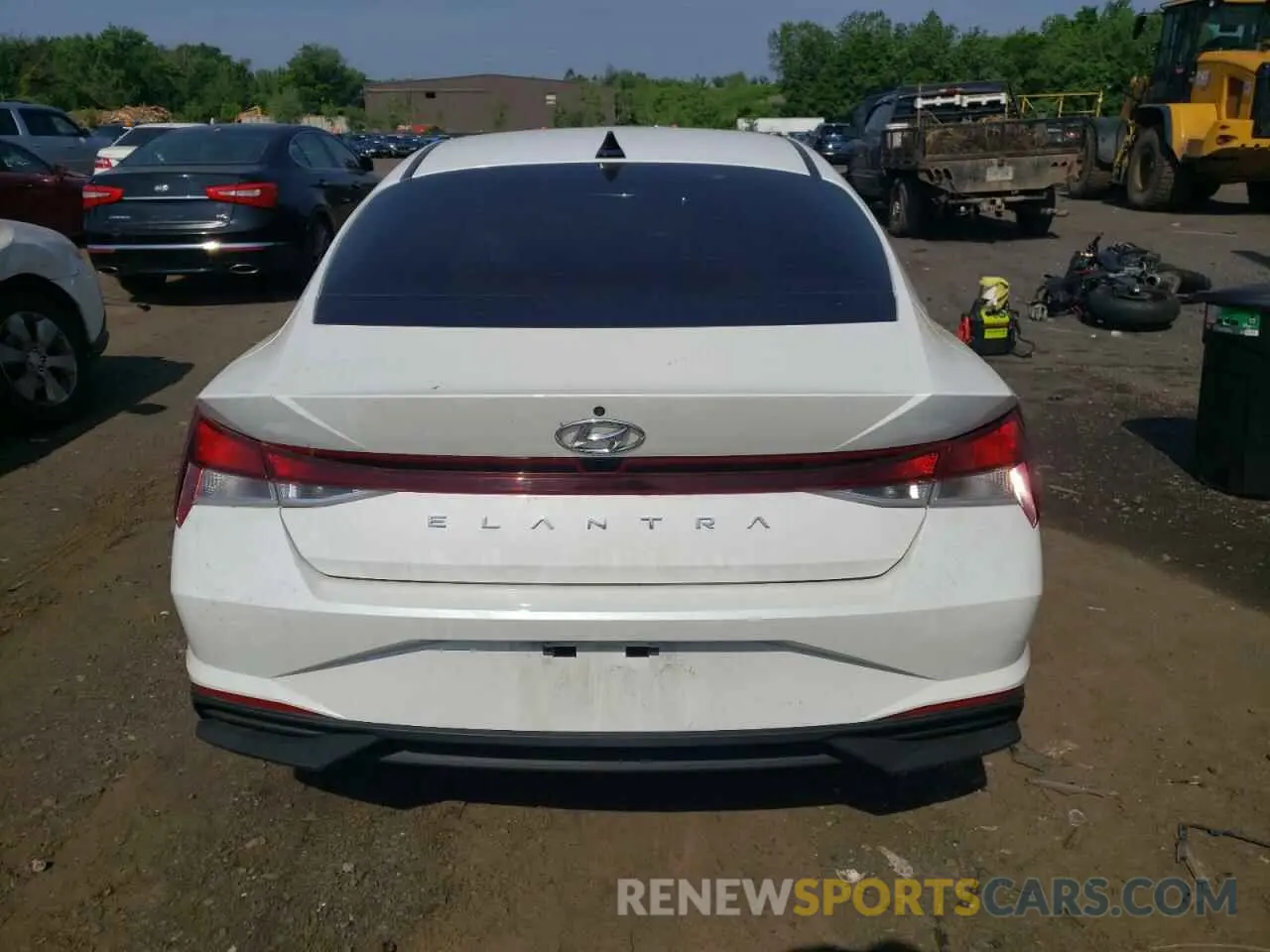 6 Photograph of a damaged car 5NPLM4AG4NH069868 HYUNDAI ELANTRA 2022