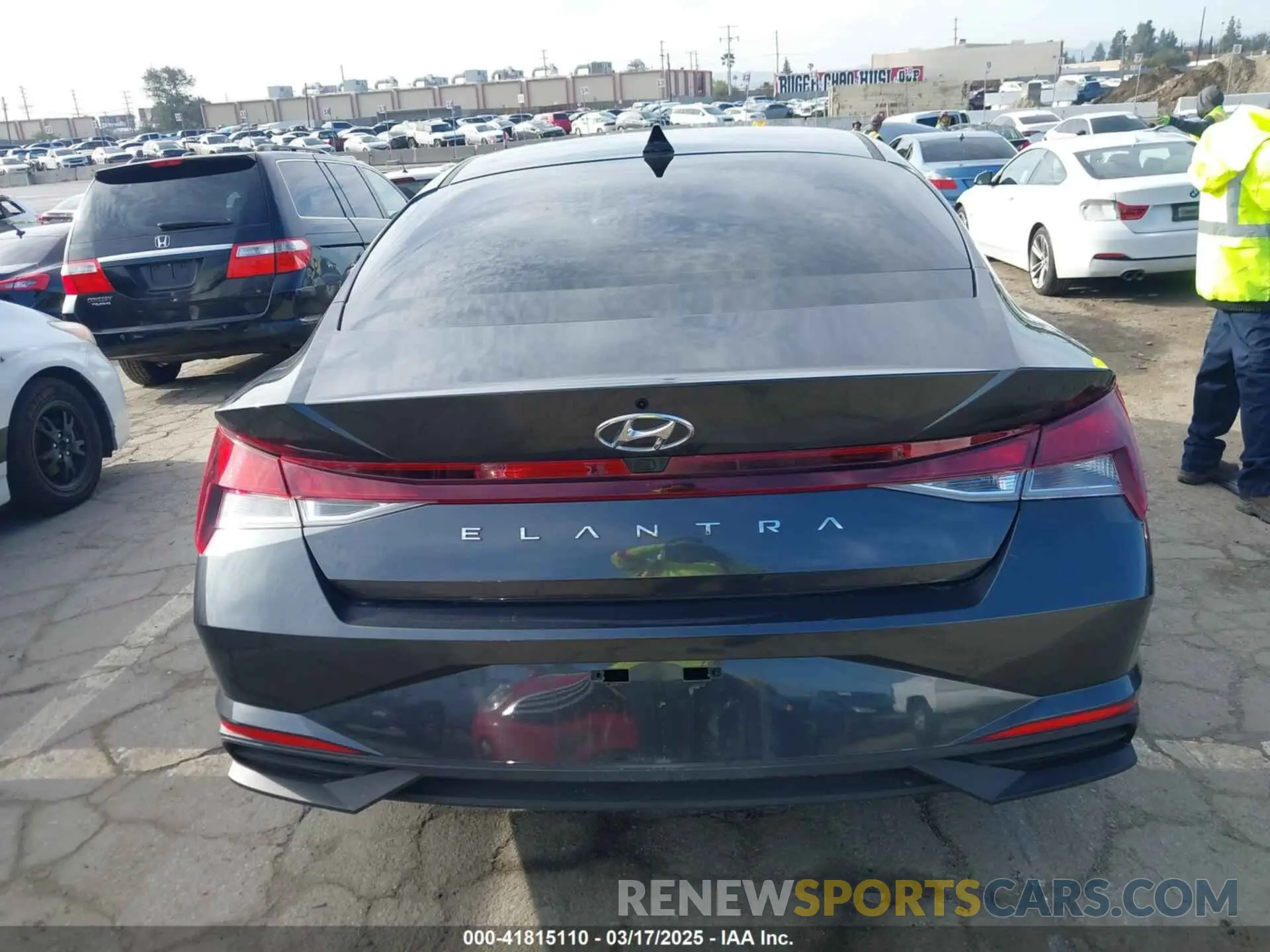 16 Photograph of a damaged car 5NPLM4AG4NH071278 HYUNDAI ELANTRA 2022