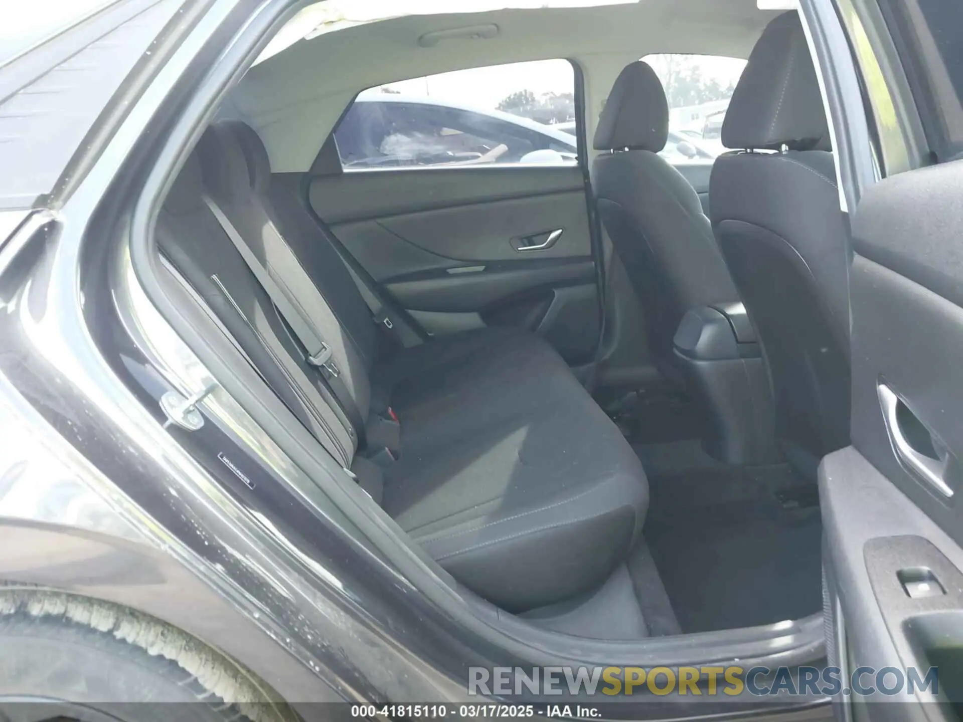 8 Photograph of a damaged car 5NPLM4AG4NH071278 HYUNDAI ELANTRA 2022