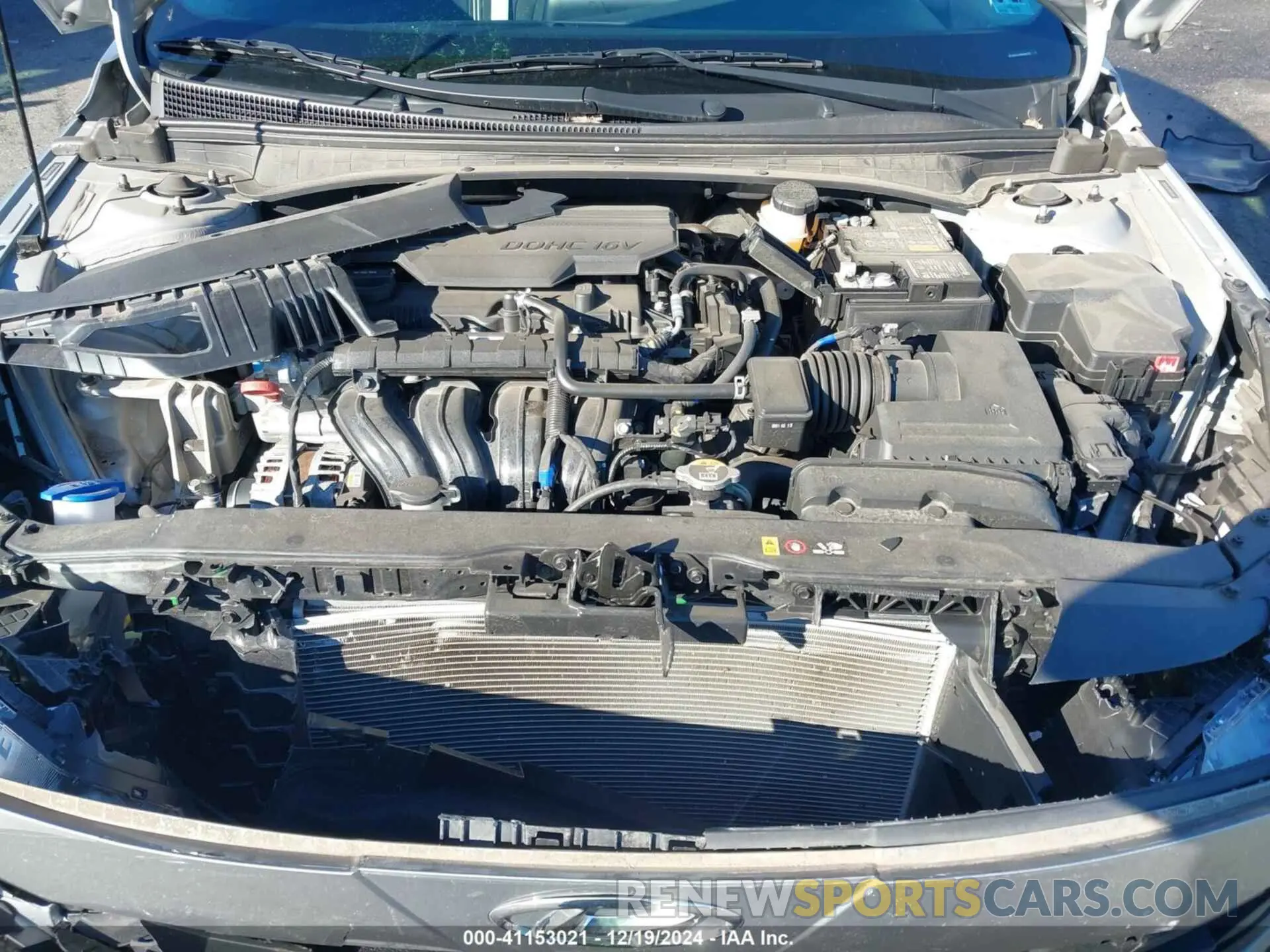 10 Photograph of a damaged car 5NPLM4AG4NH081132 HYUNDAI ELANTRA 2022
