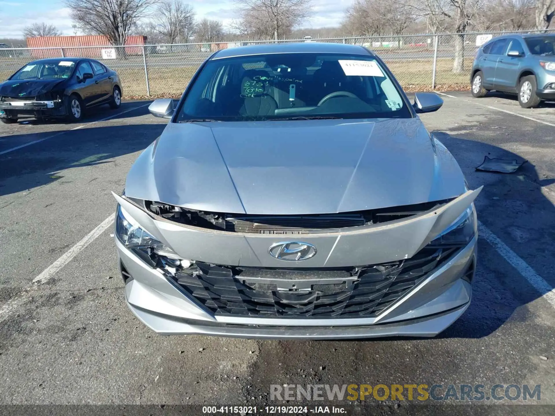 12 Photograph of a damaged car 5NPLM4AG4NH081132 HYUNDAI ELANTRA 2022
