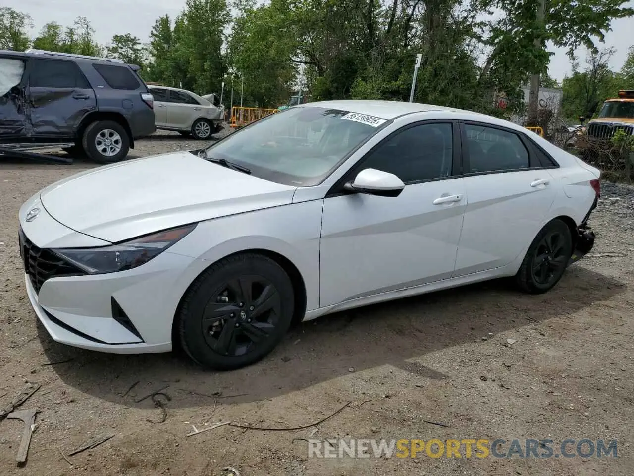 1 Photograph of a damaged car 5NPLM4AG5NH055932 HYUNDAI ELANTRA 2022