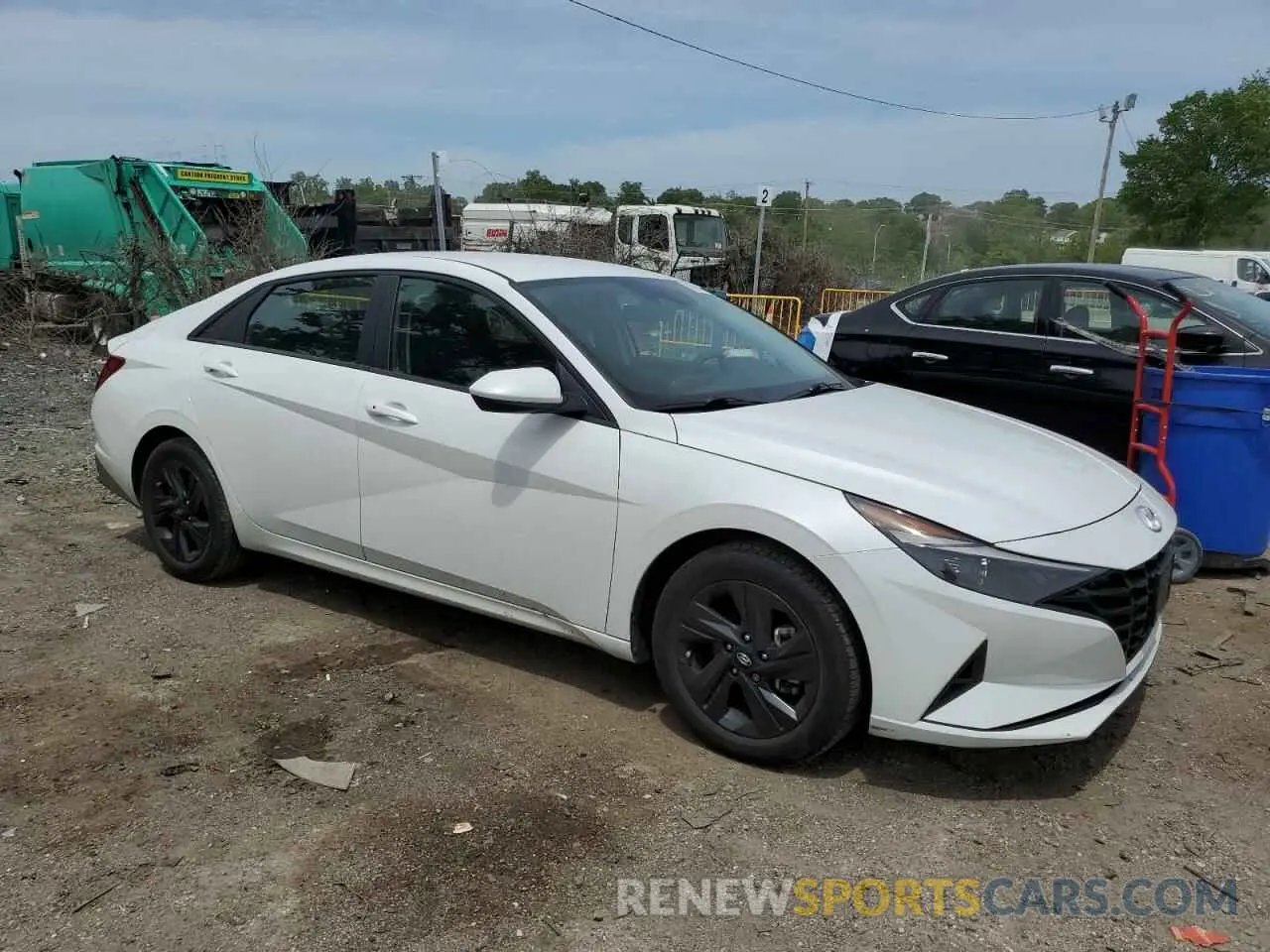 4 Photograph of a damaged car 5NPLM4AG5NH055932 HYUNDAI ELANTRA 2022