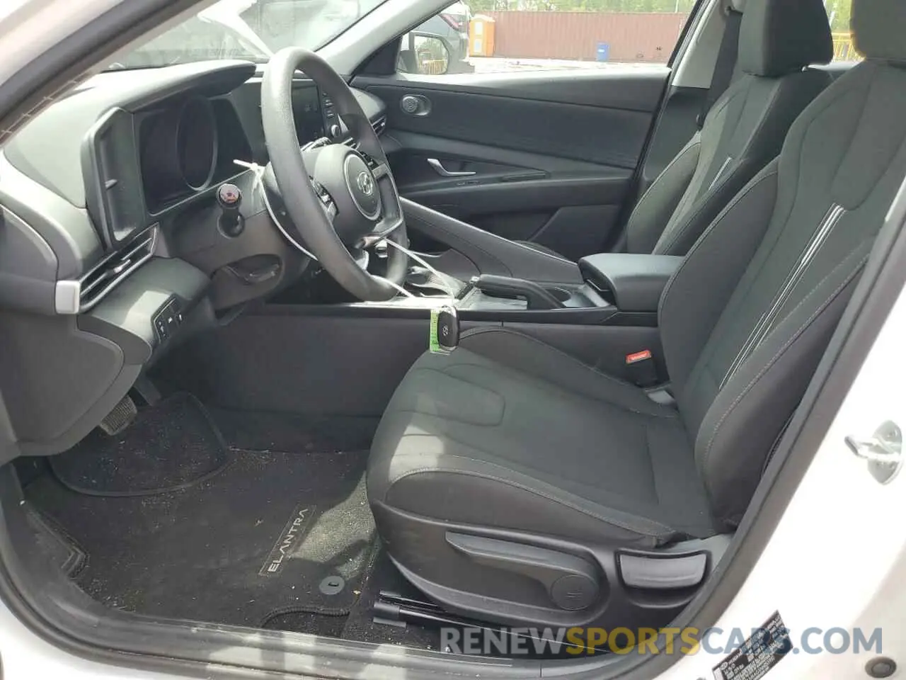 7 Photograph of a damaged car 5NPLM4AG5NH055932 HYUNDAI ELANTRA 2022