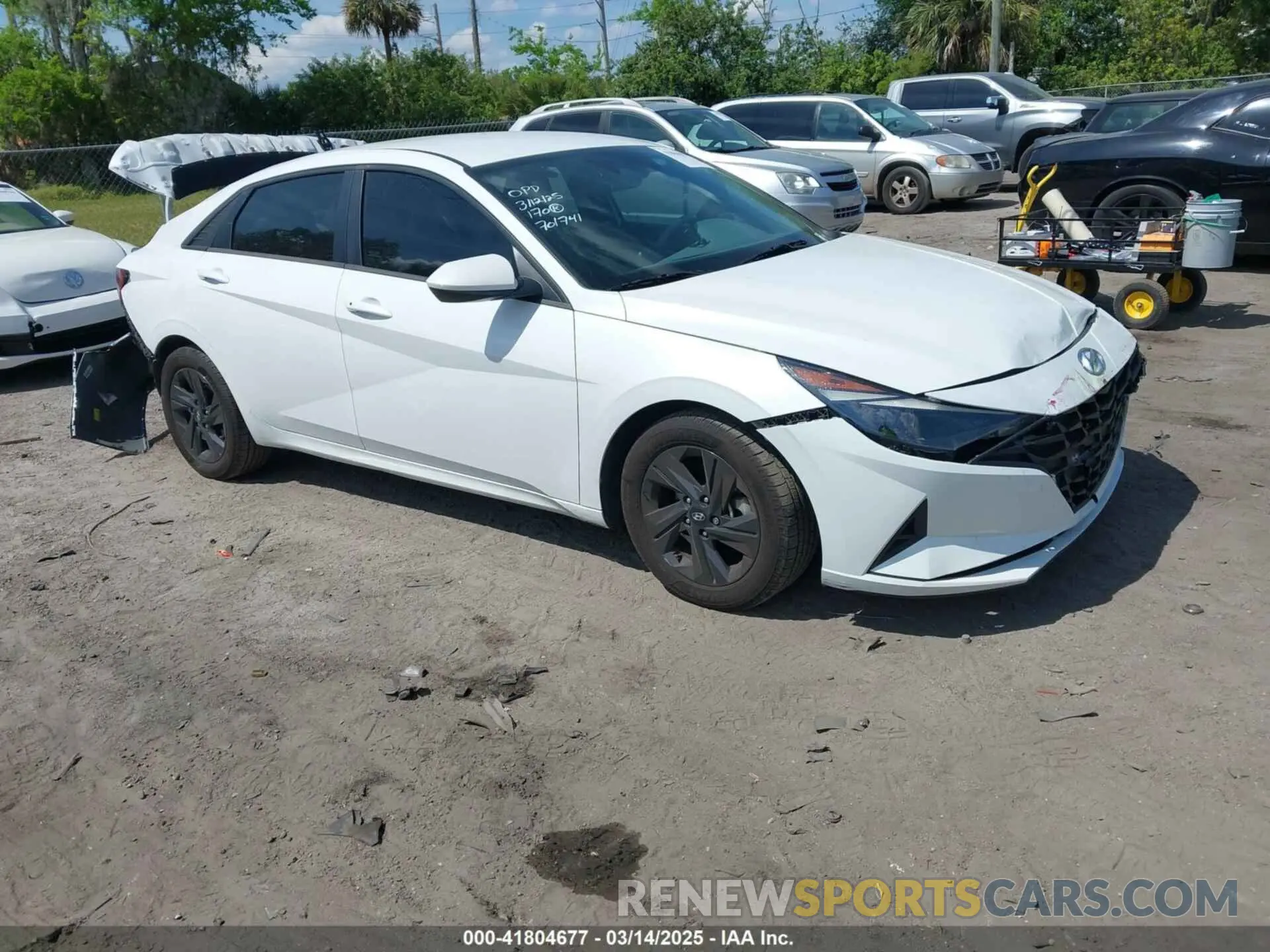 1 Photograph of a damaged car 5NPLM4AG5NH067787 HYUNDAI ELANTRA 2022