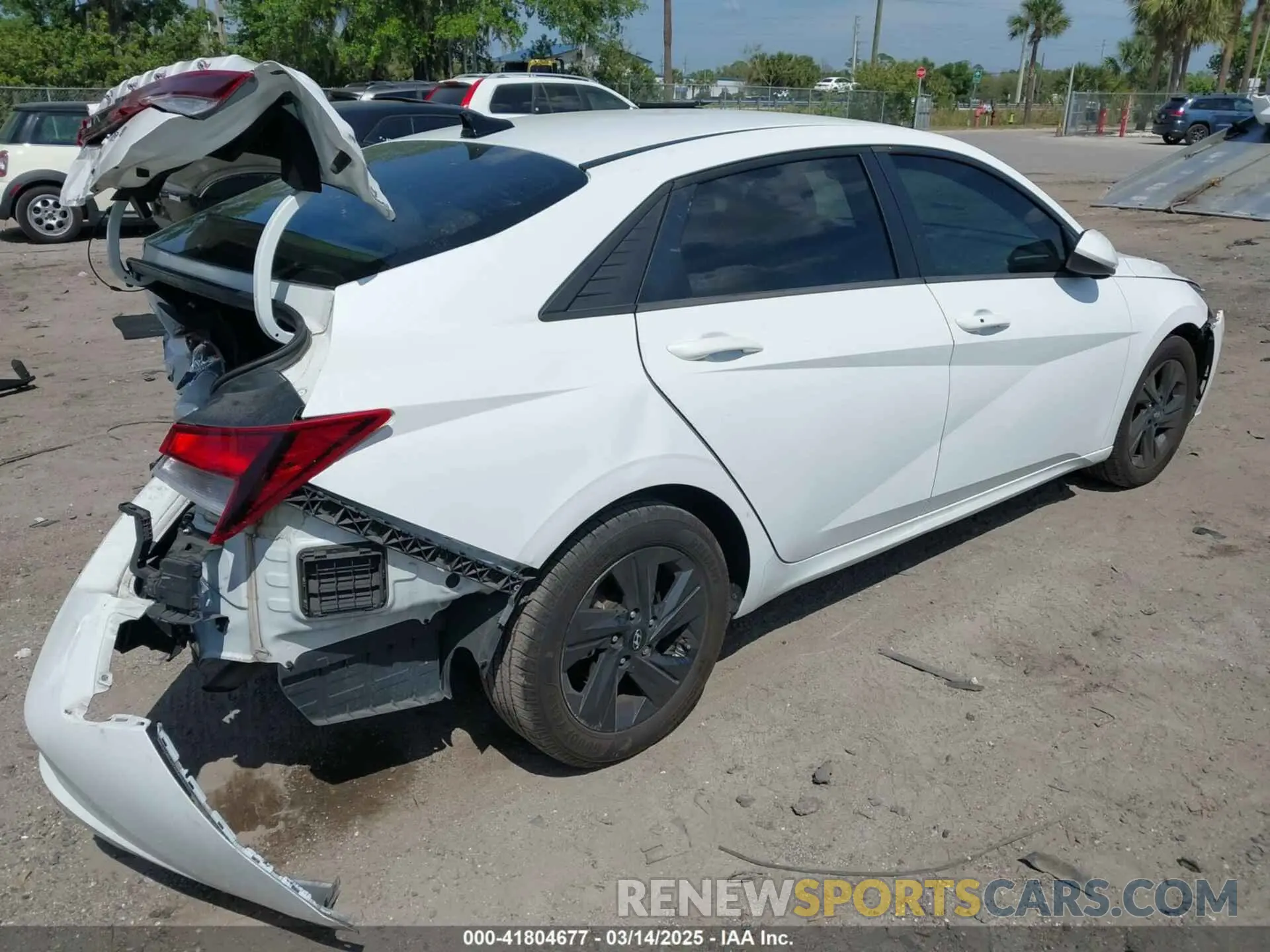 4 Photograph of a damaged car 5NPLM4AG5NH067787 HYUNDAI ELANTRA 2022
