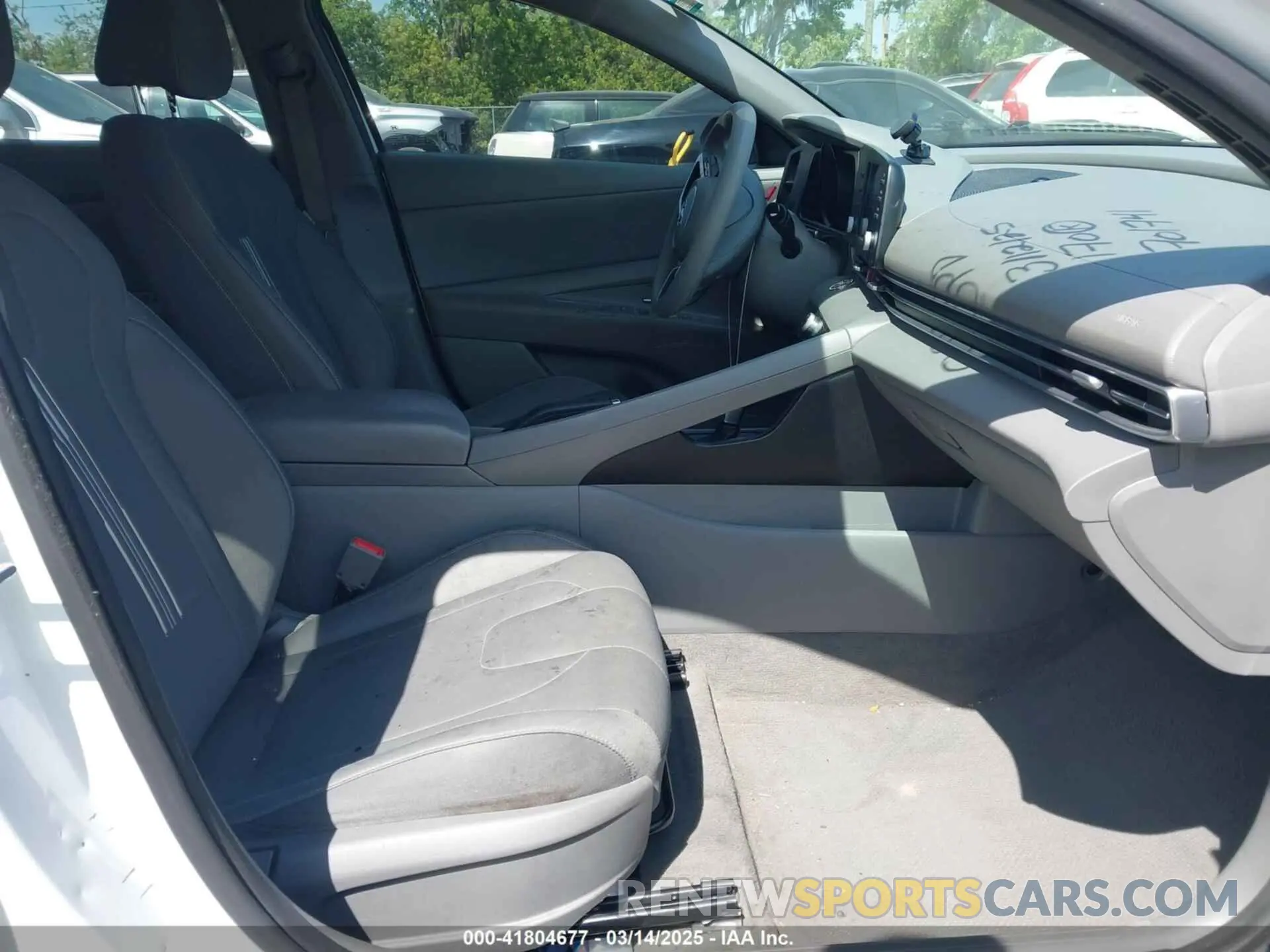 5 Photograph of a damaged car 5NPLM4AG5NH067787 HYUNDAI ELANTRA 2022