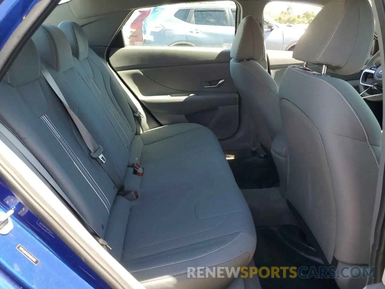 10 Photograph of a damaged car 5NPLM4AG5NH074965 HYUNDAI ELANTRA 2022