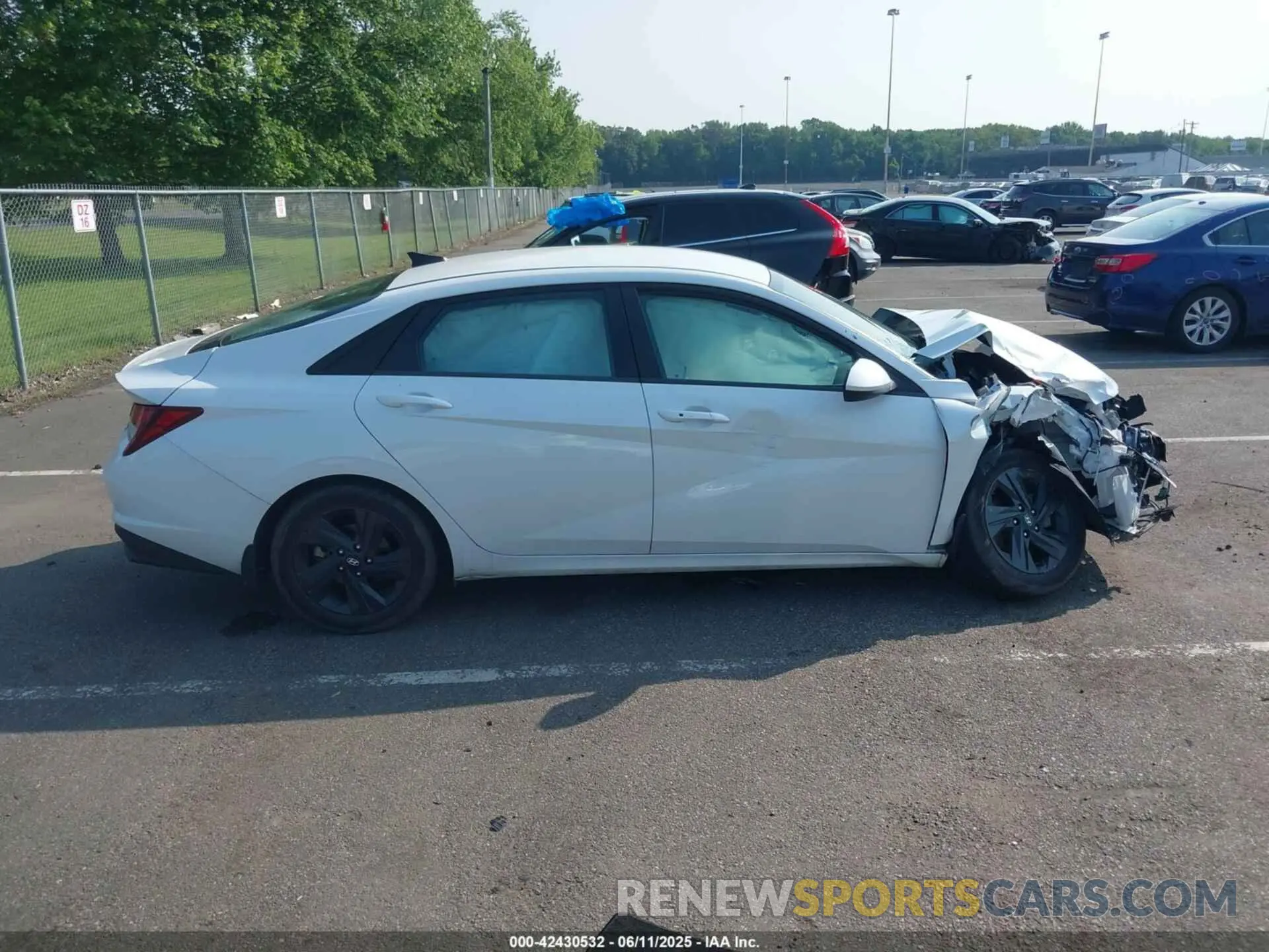 13 Photograph of a damaged car 5NPLM4AG5NH081026 HYUNDAI ELANTRA 2022