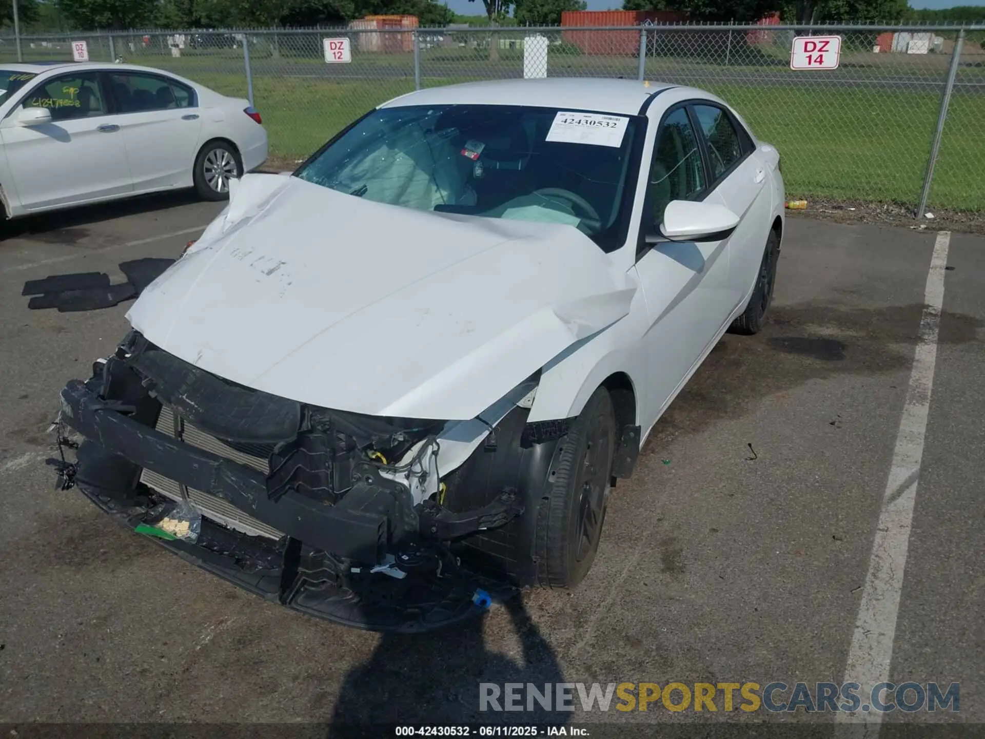 2 Photograph of a damaged car 5NPLM4AG5NH081026 HYUNDAI ELANTRA 2022