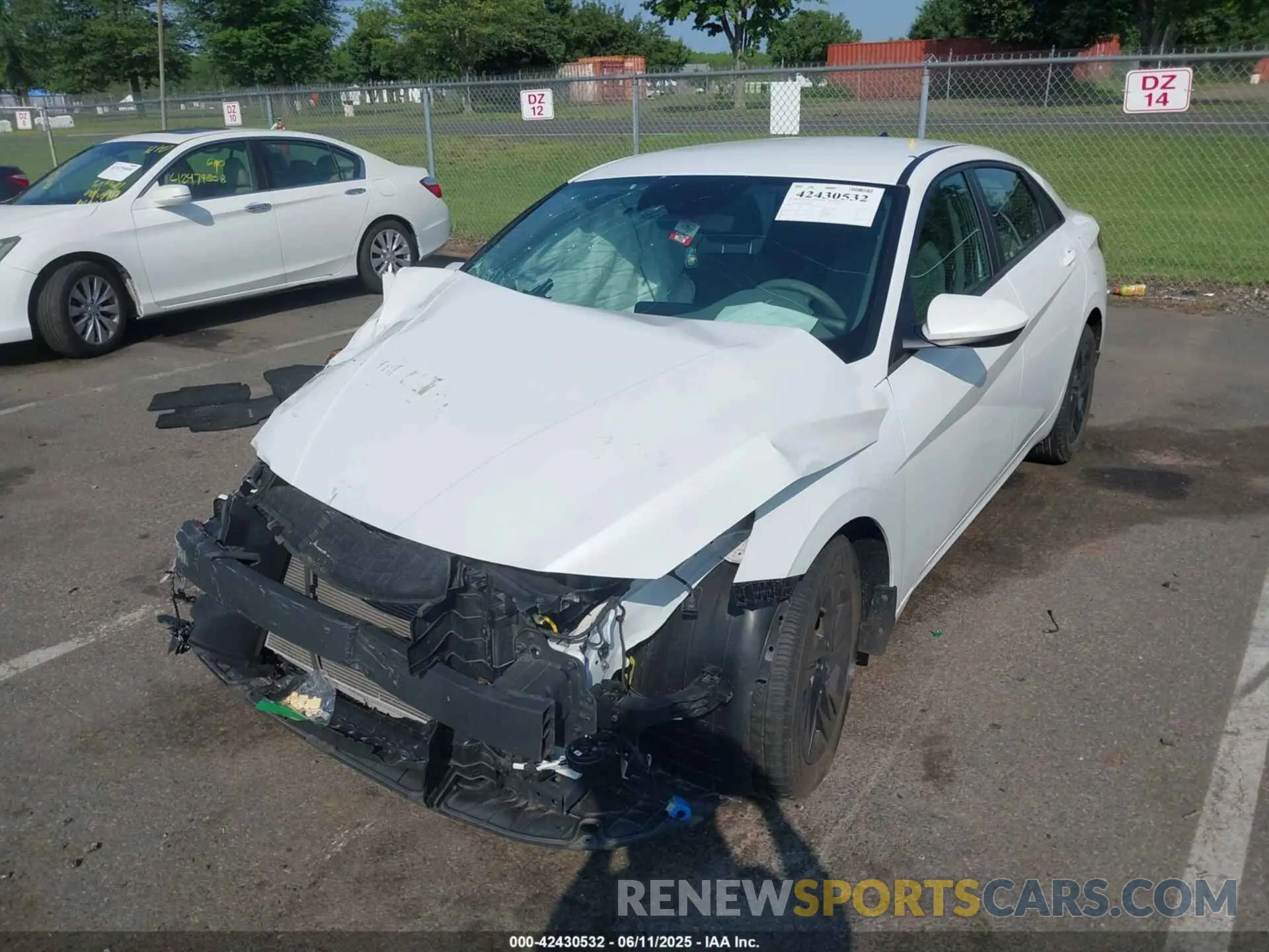 6 Photograph of a damaged car 5NPLM4AG5NH081026 HYUNDAI ELANTRA 2022
