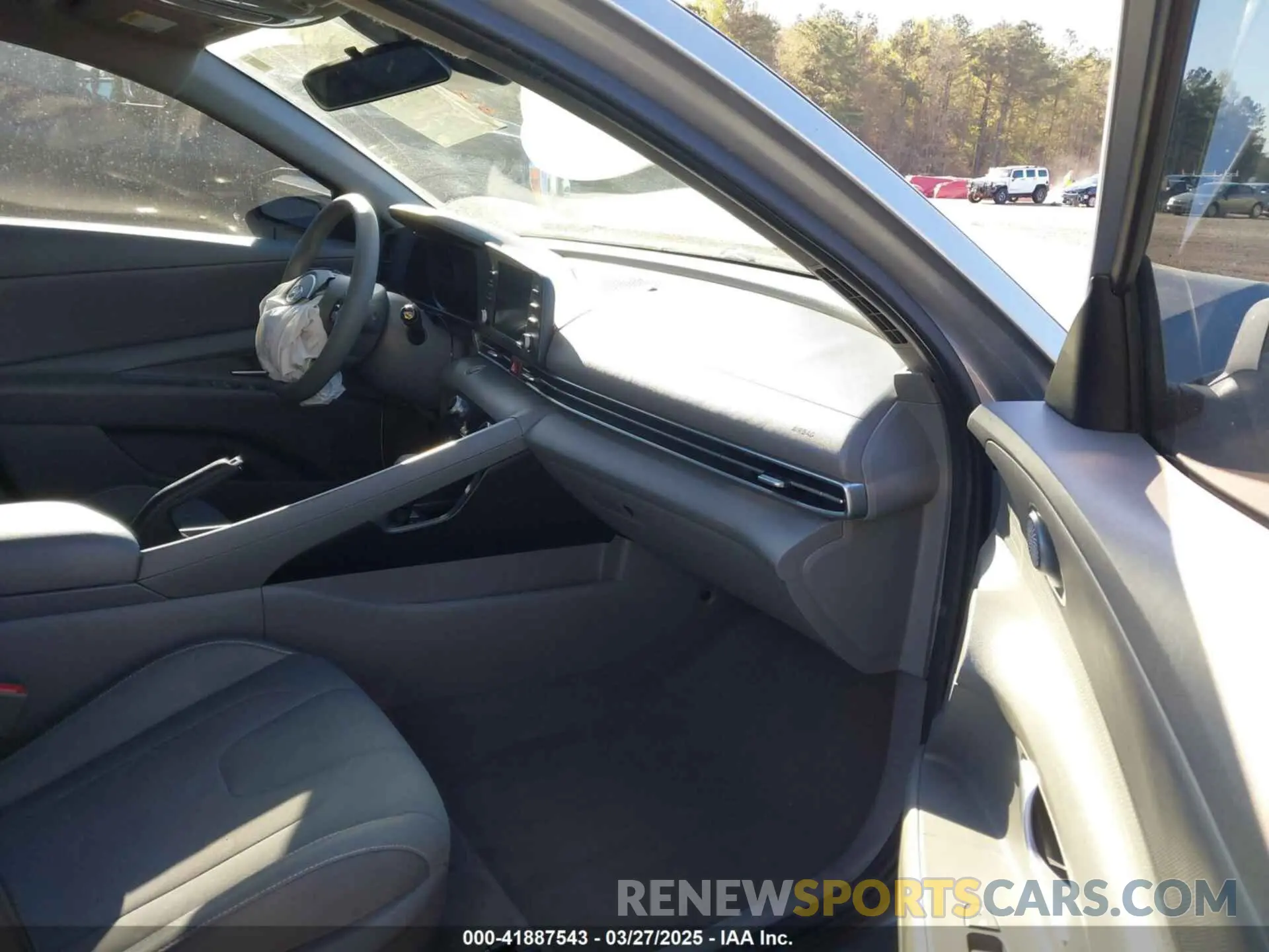 5 Photograph of a damaged car 5NPLM4AG6NH064297 HYUNDAI ELANTRA 2022