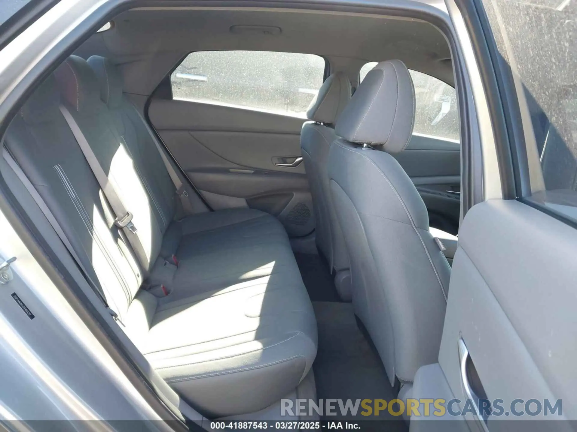 8 Photograph of a damaged car 5NPLM4AG6NH064297 HYUNDAI ELANTRA 2022