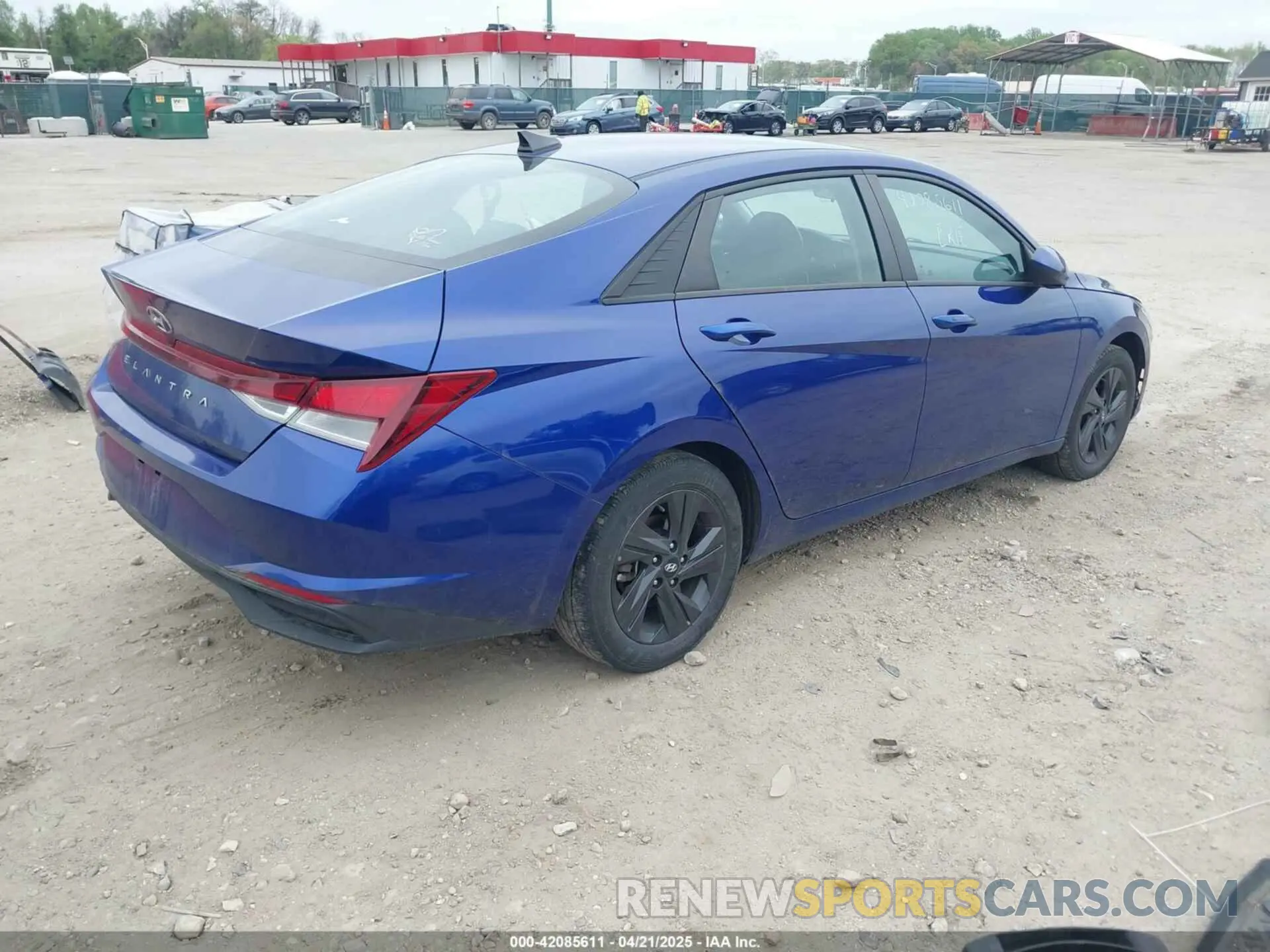 4 Photograph of a damaged car 5NPLM4AG6NH076238 HYUNDAI ELANTRA 2022