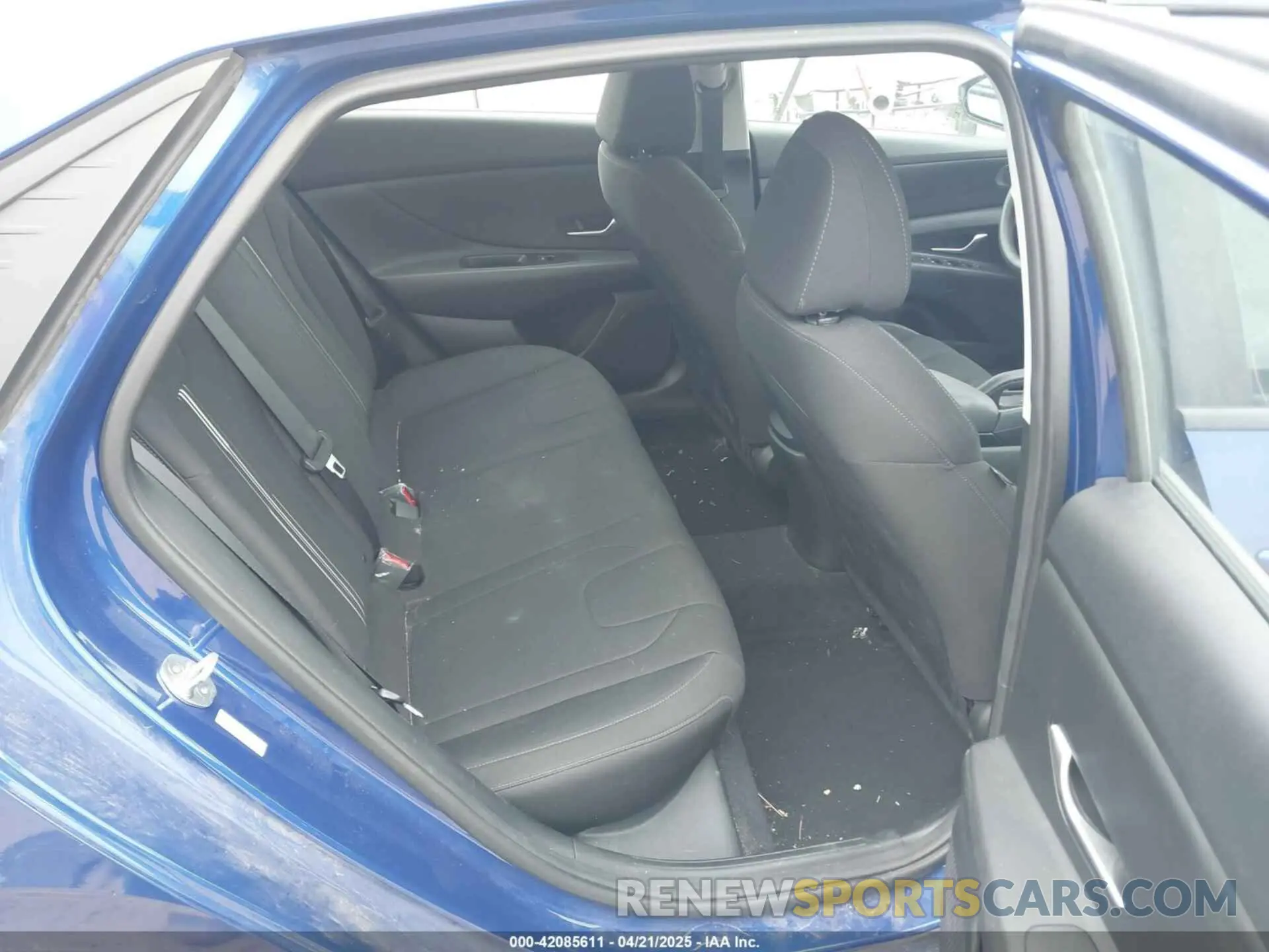 8 Photograph of a damaged car 5NPLM4AG6NH076238 HYUNDAI ELANTRA 2022