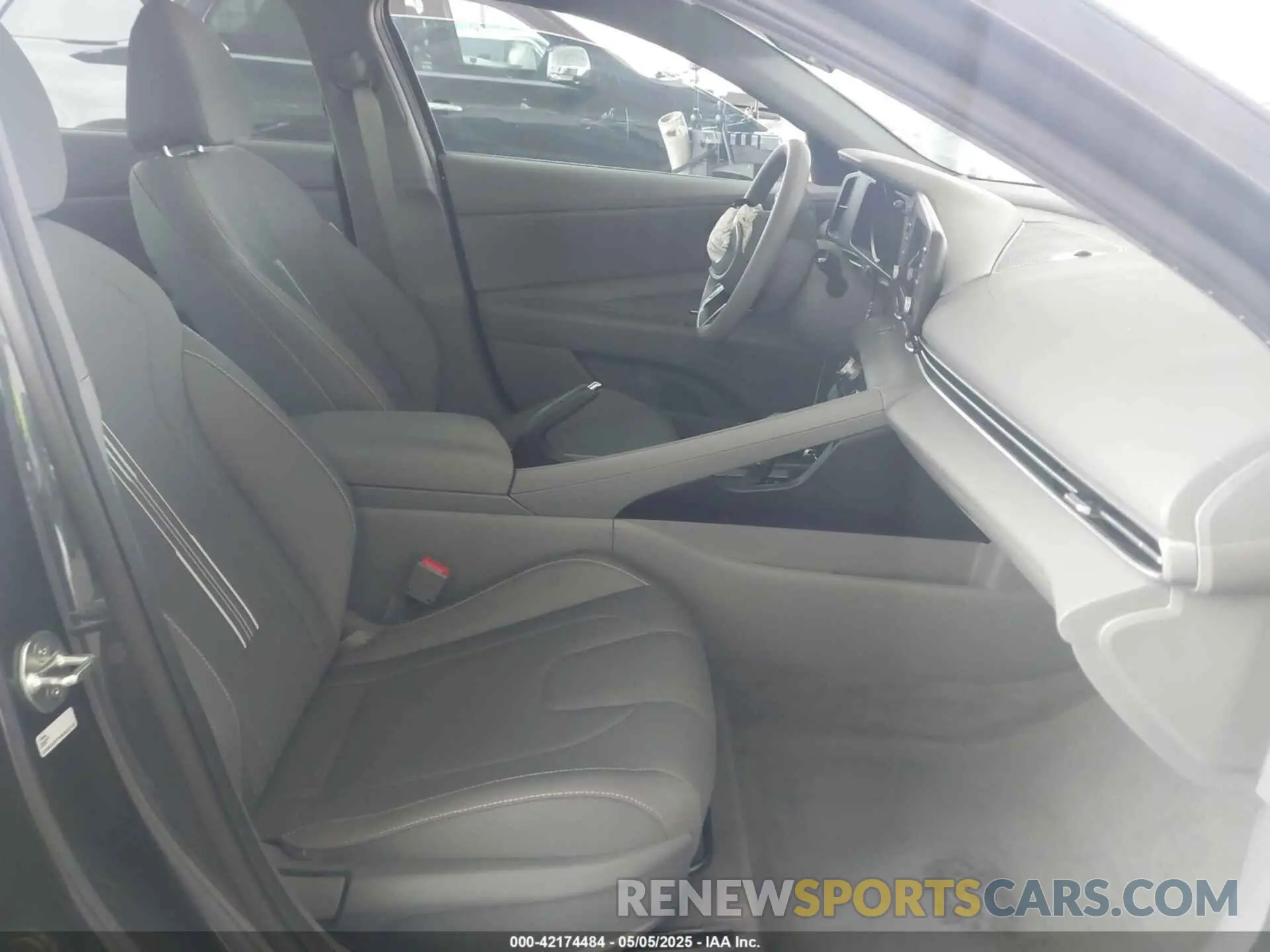 5 Photograph of a damaged car 5NPLM4AG6NH083707 HYUNDAI ELANTRA 2022