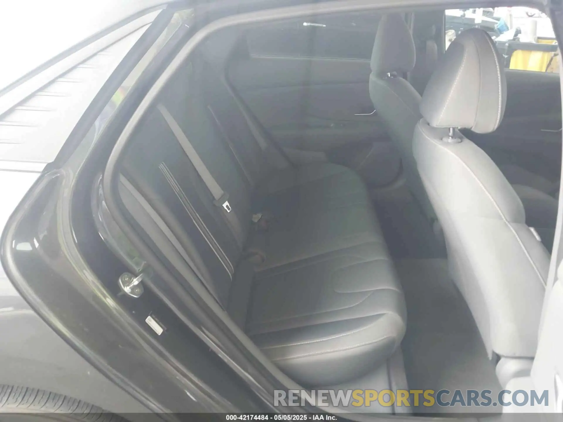 8 Photograph of a damaged car 5NPLM4AG6NH083707 HYUNDAI ELANTRA 2022